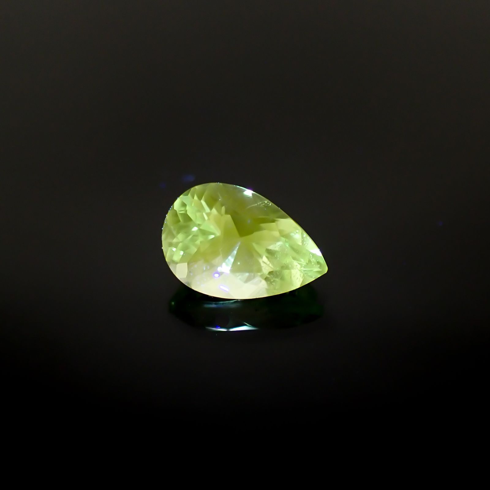 バナジウムコーネルピン(宝石名コーネルピン)タンザニア・タンガ州産 識別済 1.02ct / 7.6x5.1mm前後 [220716902]