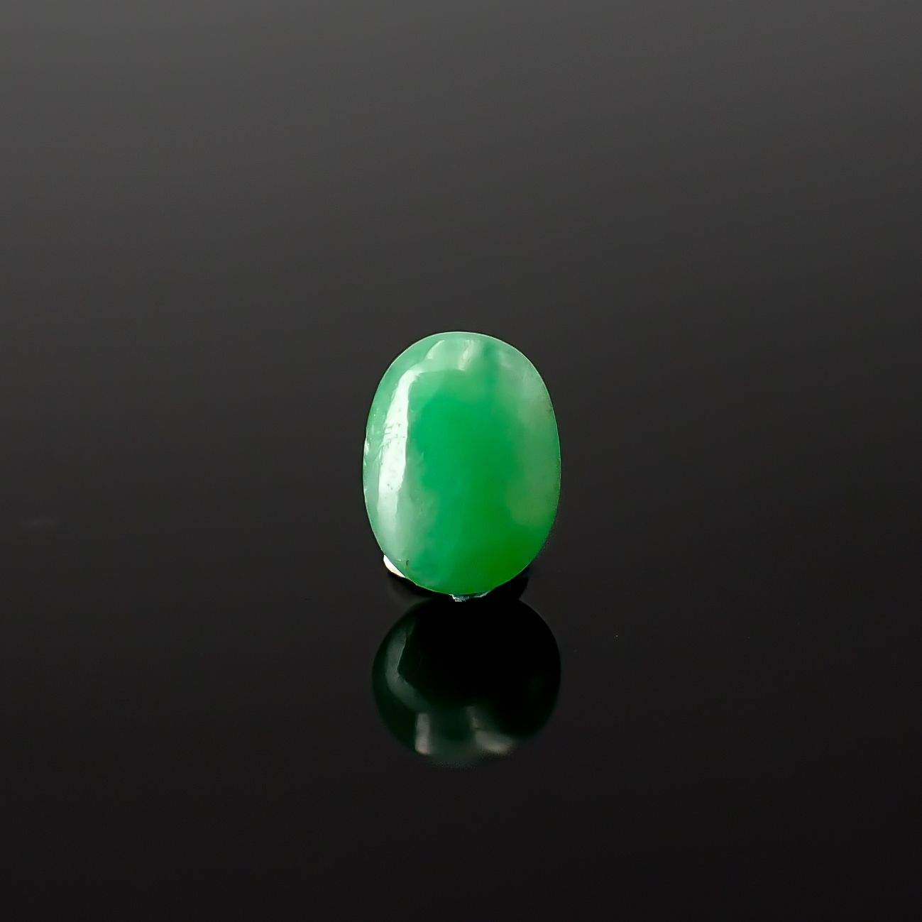 翡翠 ビルマ産 0.60ct / 6.2x4.6mm前後 [260532117]