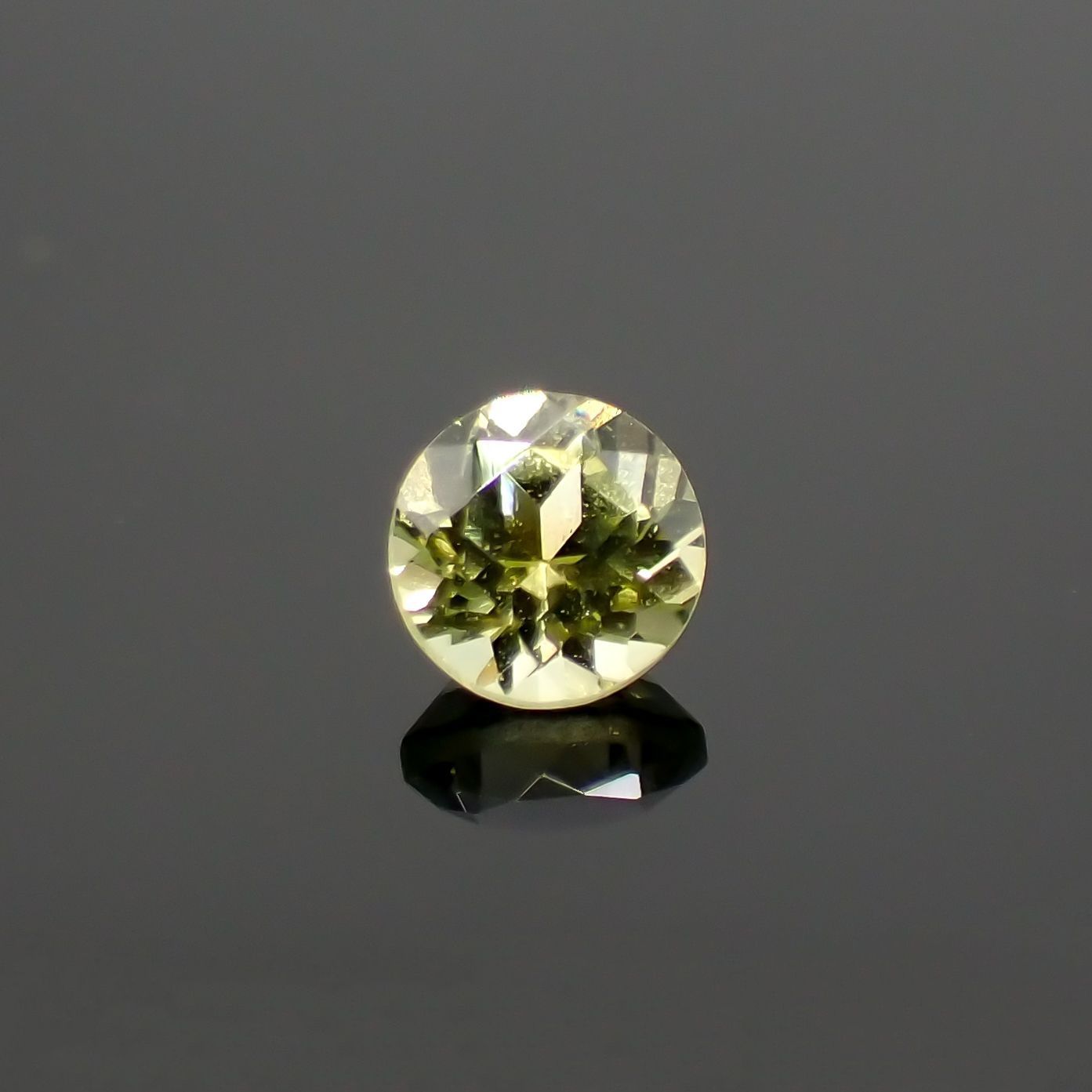 モンタナサファイア(宝石名サファイア) アメリカ・モンタナ州産 0.37ct 識別済[250712115]4×4mm前後