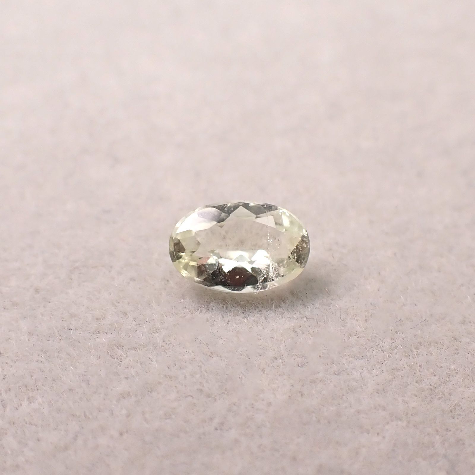 ブラジリアナイト(宝石名ブラジリアナイト)ブラジル産 識別済 0.49ct / 6.3x4.2mm前後 [260131495]