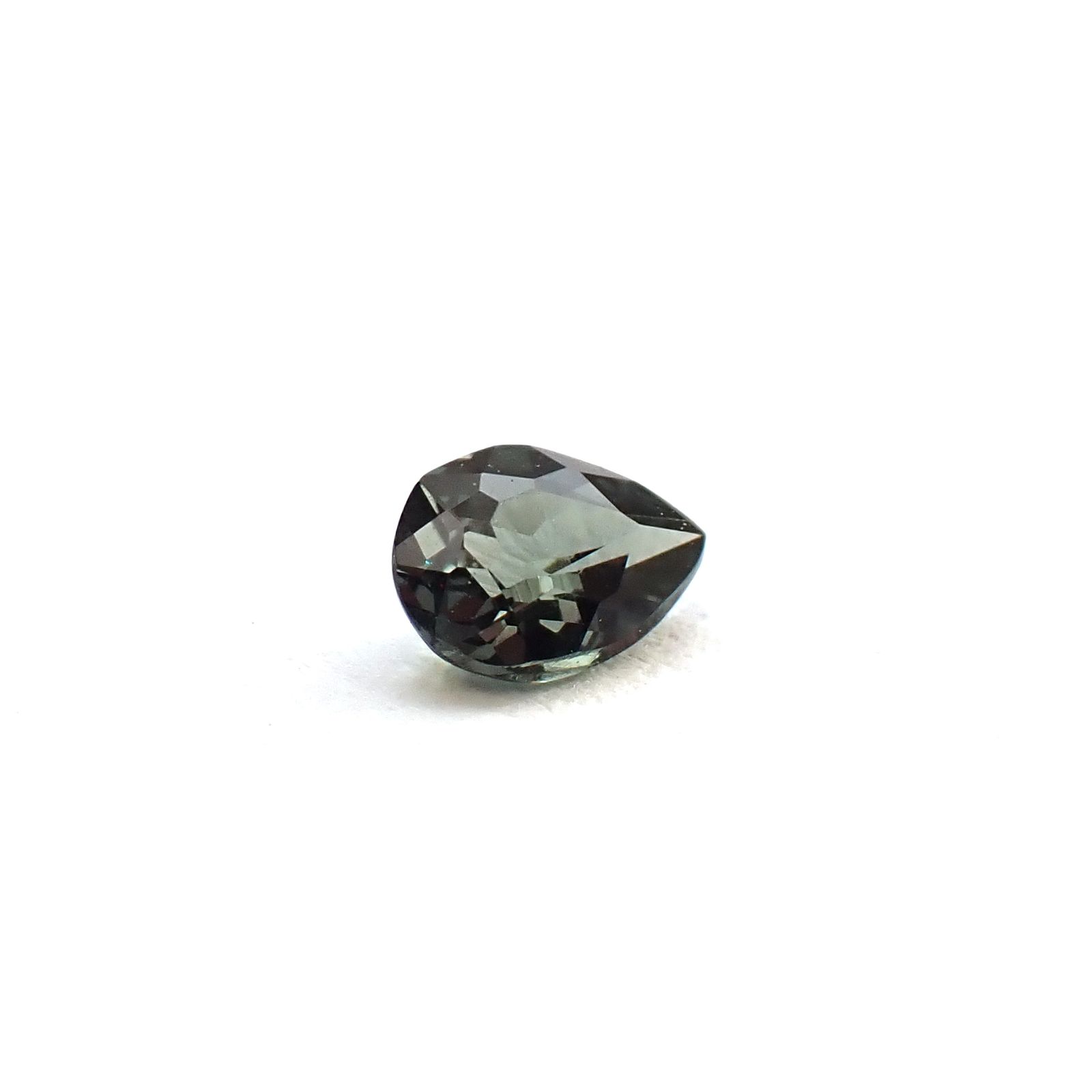 ベキリーブルーガーネット（カラーチェンジガーネット アレキタイプ） マダガスカル・ベキリー産 0.11ct / 3.5x2.7mm前後 [260732457]