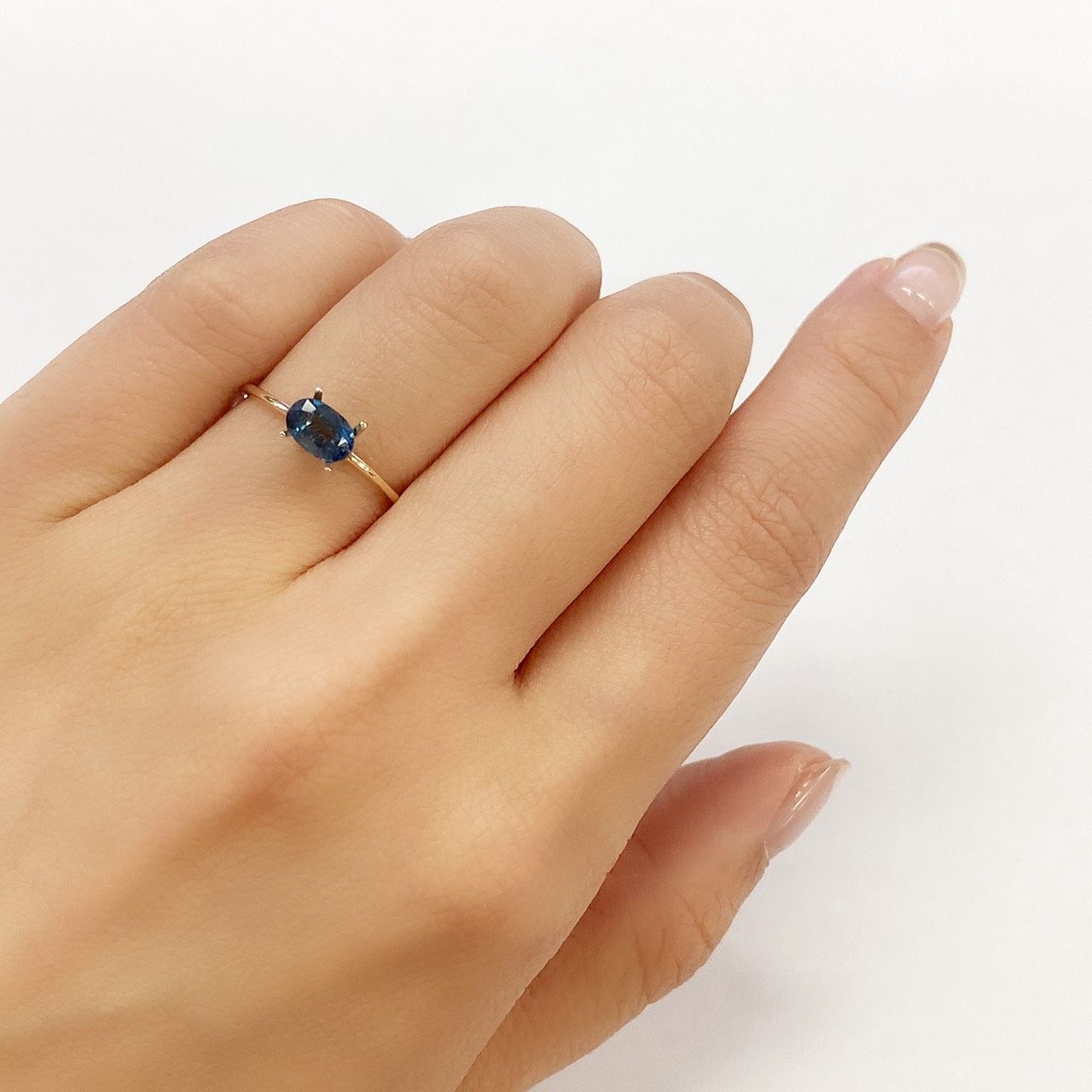 オーシャンブルーカイヤナイト(宝石名カイヤナイト) ネパール産 0.71ct 識別済[210711423]6.2×4mm前後