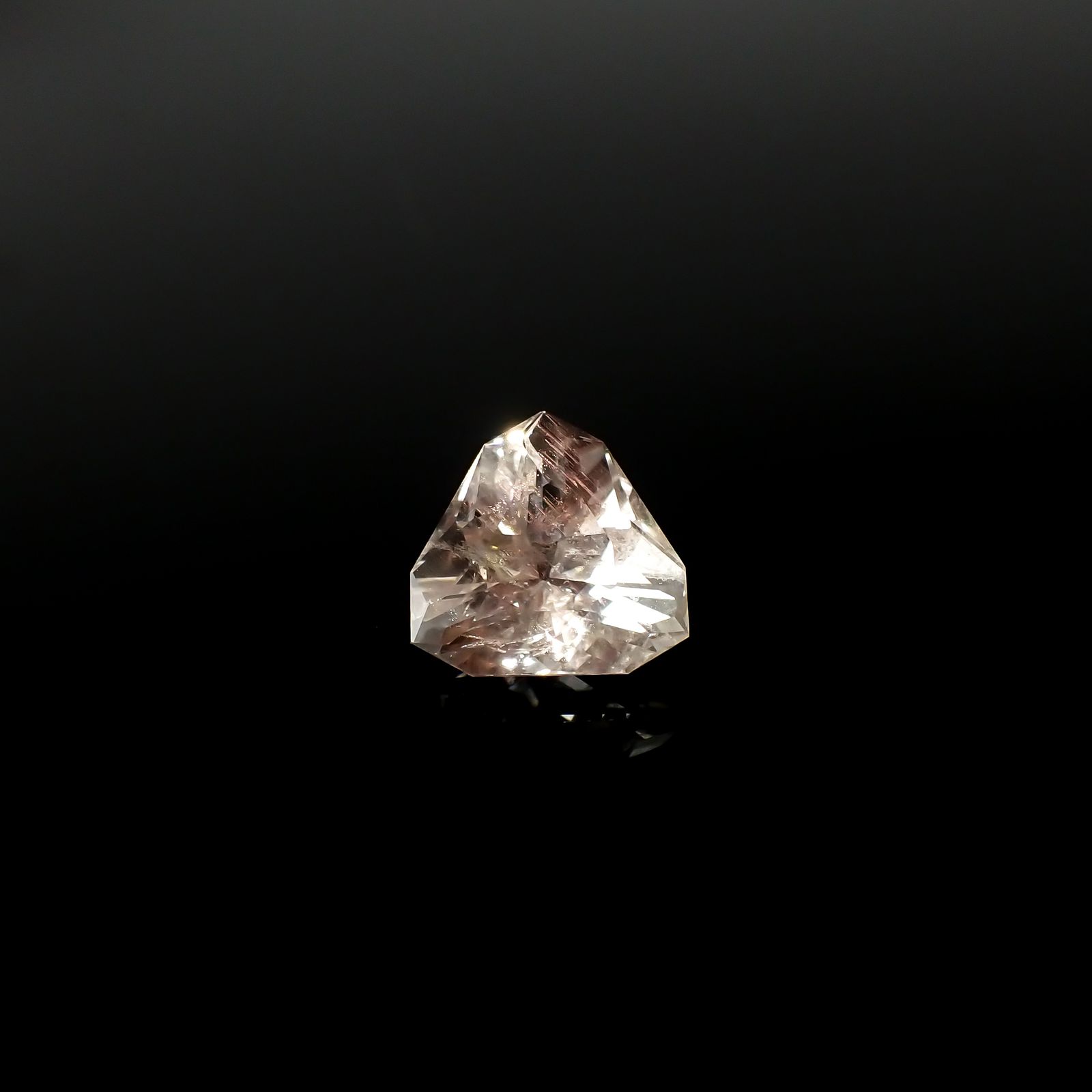 ◇カスタムカット◇ピンクエンジェルラダー マダガスカル産 4.30ct[240125430]10.9x10.9mm前後