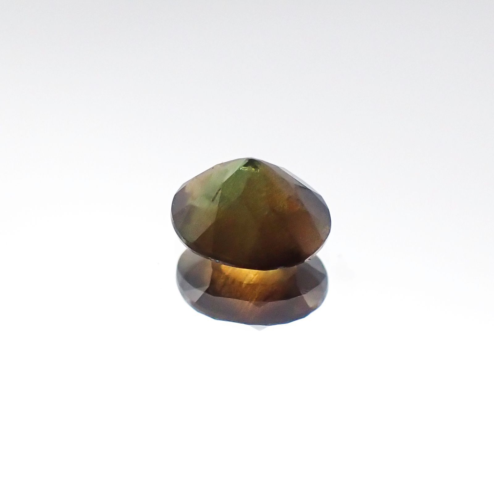 ゴールドシーンサファイア(宝石名シーン・サファイア)ケニア産 0.69ct 識別済[231023798]5.4x4.4mm前後