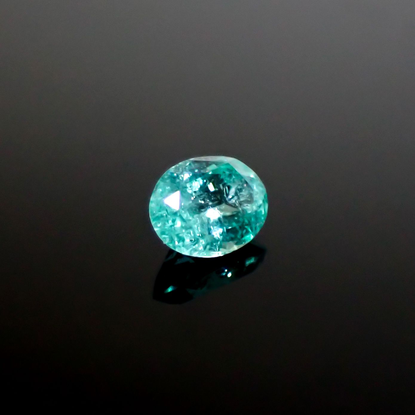 パライバトルマリン ブラジル・キントス鉱山産 0.15ct [241229541]3.9x3mm前後