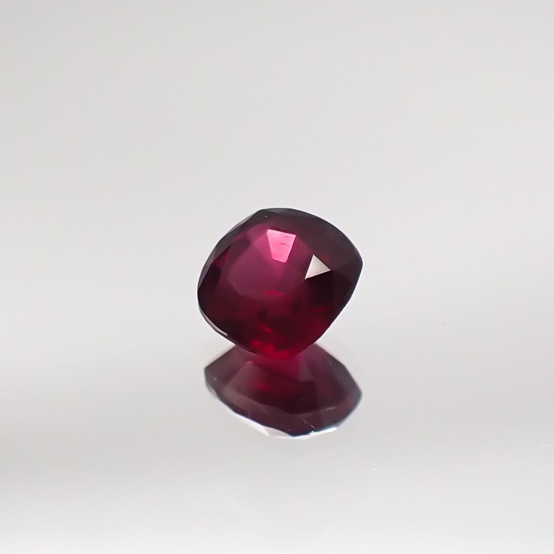 ルビー 非加熱(宝石名ルビー) マダガスカル産 0.45ct 識別済[210711735]4.1×4.1mm前後