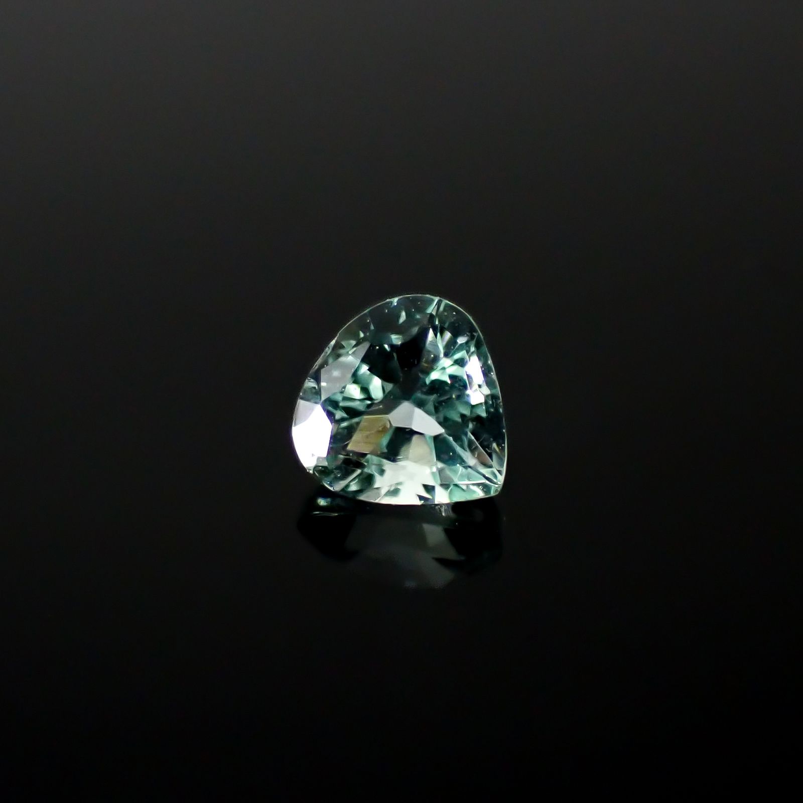 ミントベリル ブラジル産 0.36ct[240728593]4.6x4.7mm前後