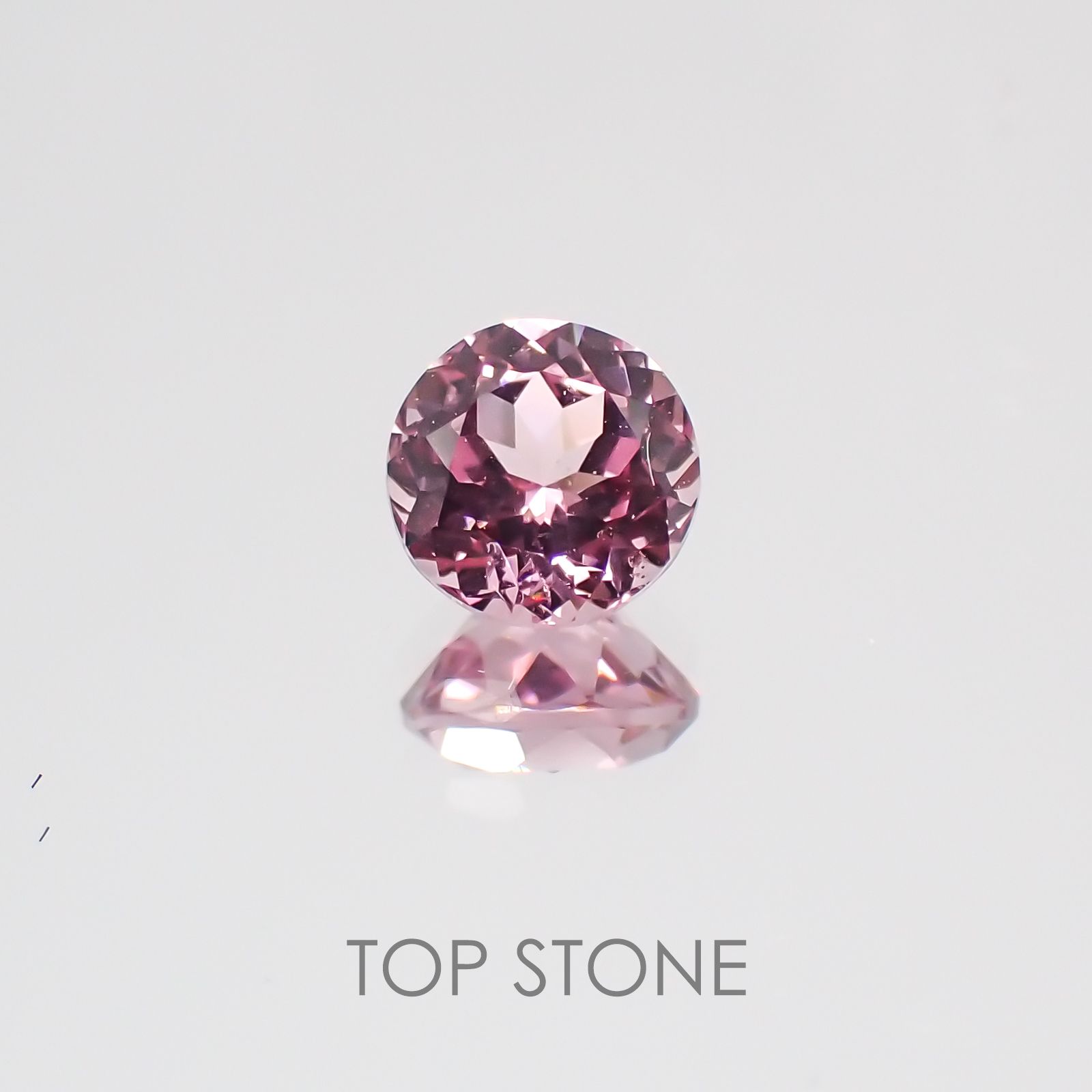 ウンバライトガーネット タンザニア産 ルース 0.72ct[20128578]5.2×5.1mm前後