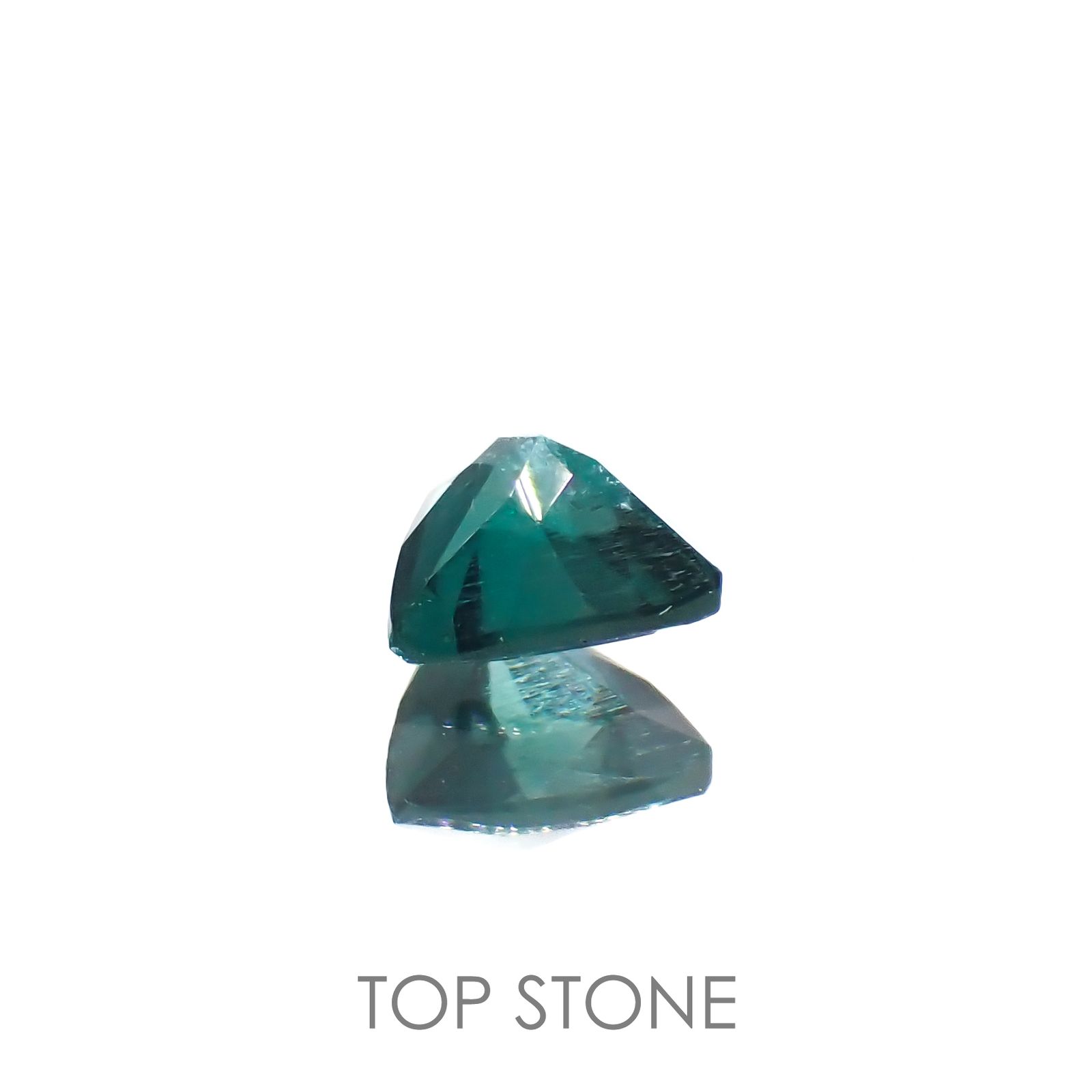 グリーンアパタイト(ノーブルモロキサイト)(宝石名アパタイト)マダガスカル産 0.27ct 識別済[220616380]4.3x4.4mm前後