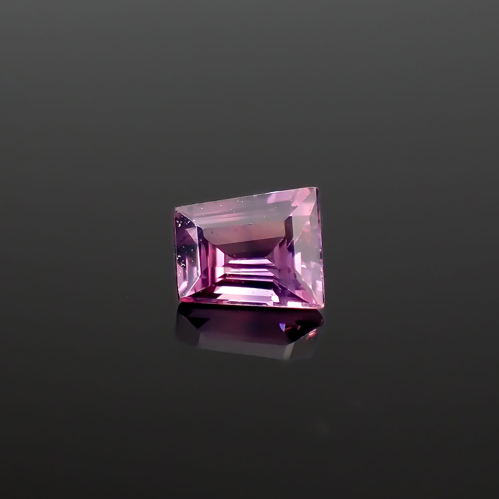 ウィンザーサファイア タンザニア・ウィンザー産 0.19ct / 3.5x3mm前後 [260532129]