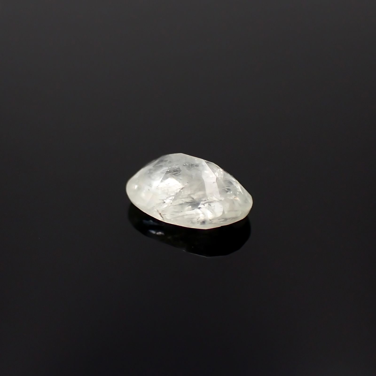 ジョハチドーライト(宝石名ジョハチドライト)ビルマ産 0.657ct ソ付(彩珠)[231225031]6.6x4.5mm前後