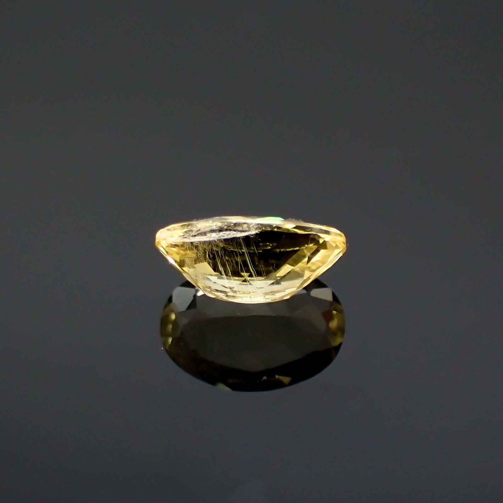 イエローダンビュライト(宝石名イエロー・ダンブライト)タンザニア産 0.74ct 識別済[220918016]7.1x5.2mm前後