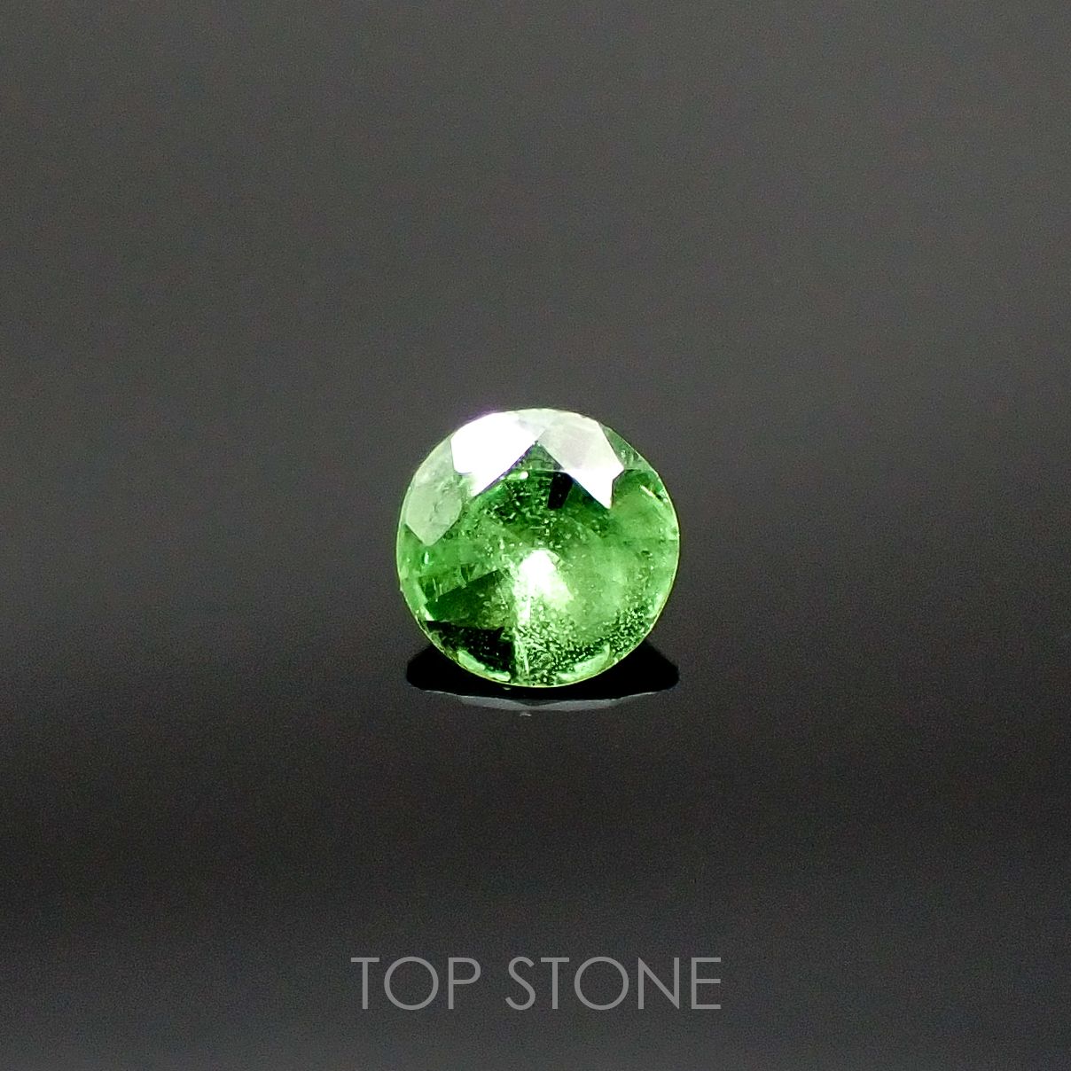 ミントガーネット(宝石名グリーン グロッシュラー・ガーネット) タンザニア産 0.22ct 識別済[210711538]4×4mm前後
