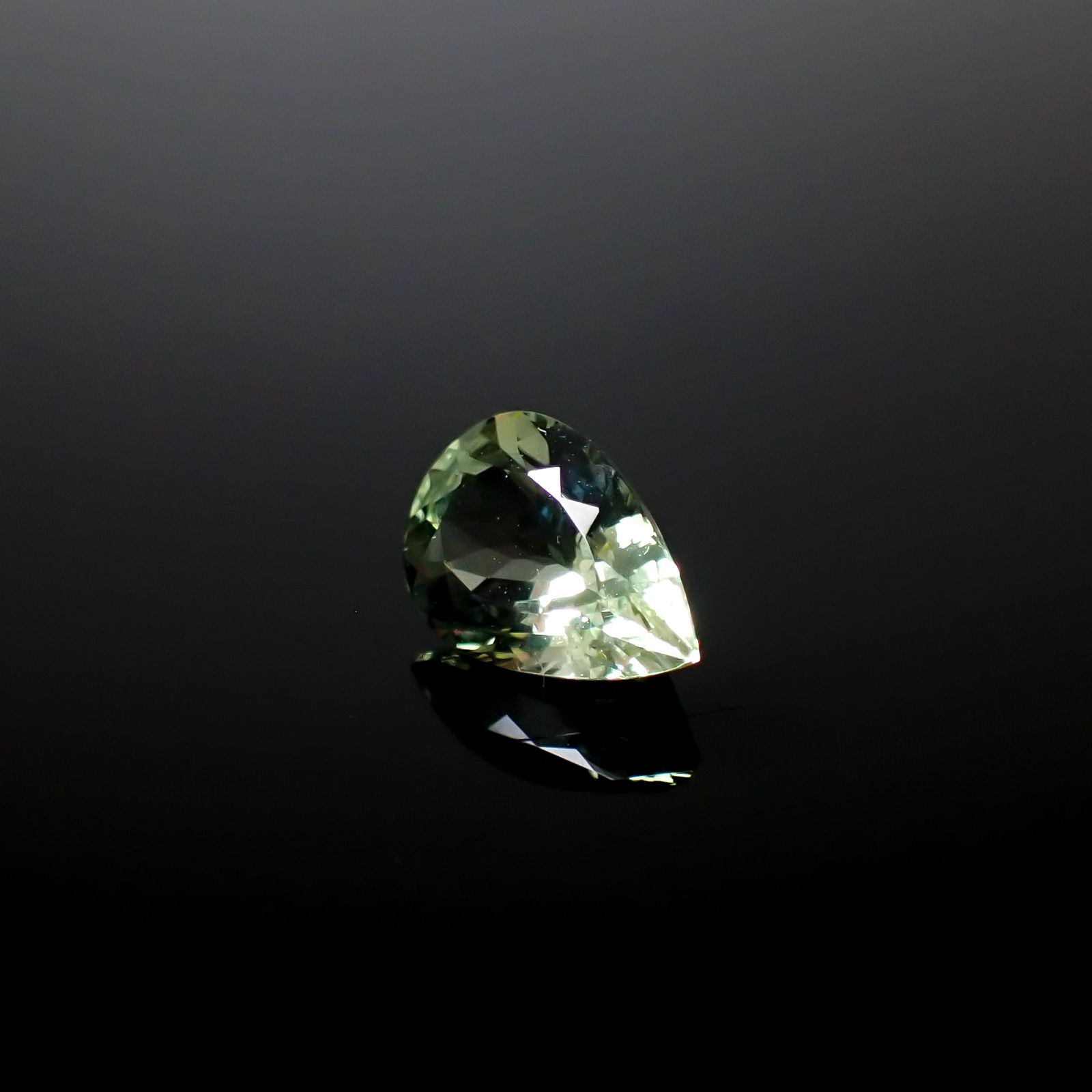 バナジウムクリソベリル(宝石名クリソベリル)マダガスカル産 1.422ct ソ付(日独)[250330092]8.95x5.95mm前後