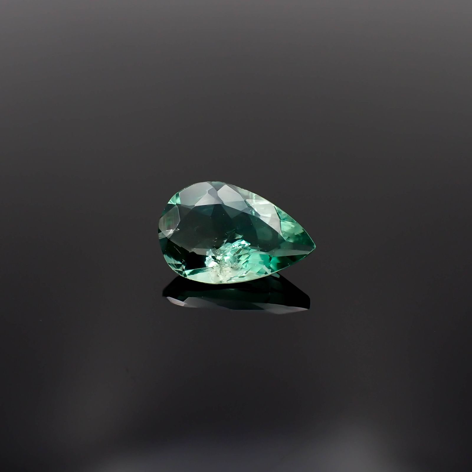 フローライト フルオレッセンス イギリス・ロジャリー鉱山産 2.92ct[230522142]12.1x7.9mm前後