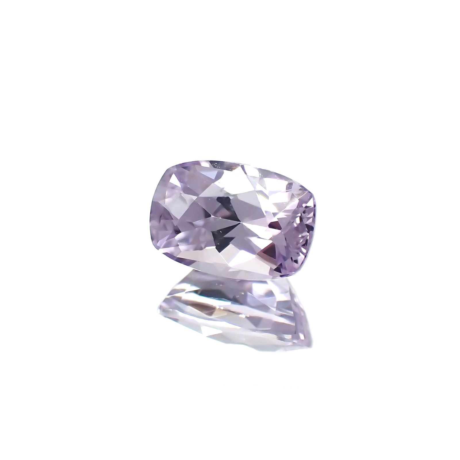 ラベンダーサファイア(宝石名サファイア)スリランカ/マダガスカル産 0.70ct 識別済[250817479]5.8x3.9mm前後