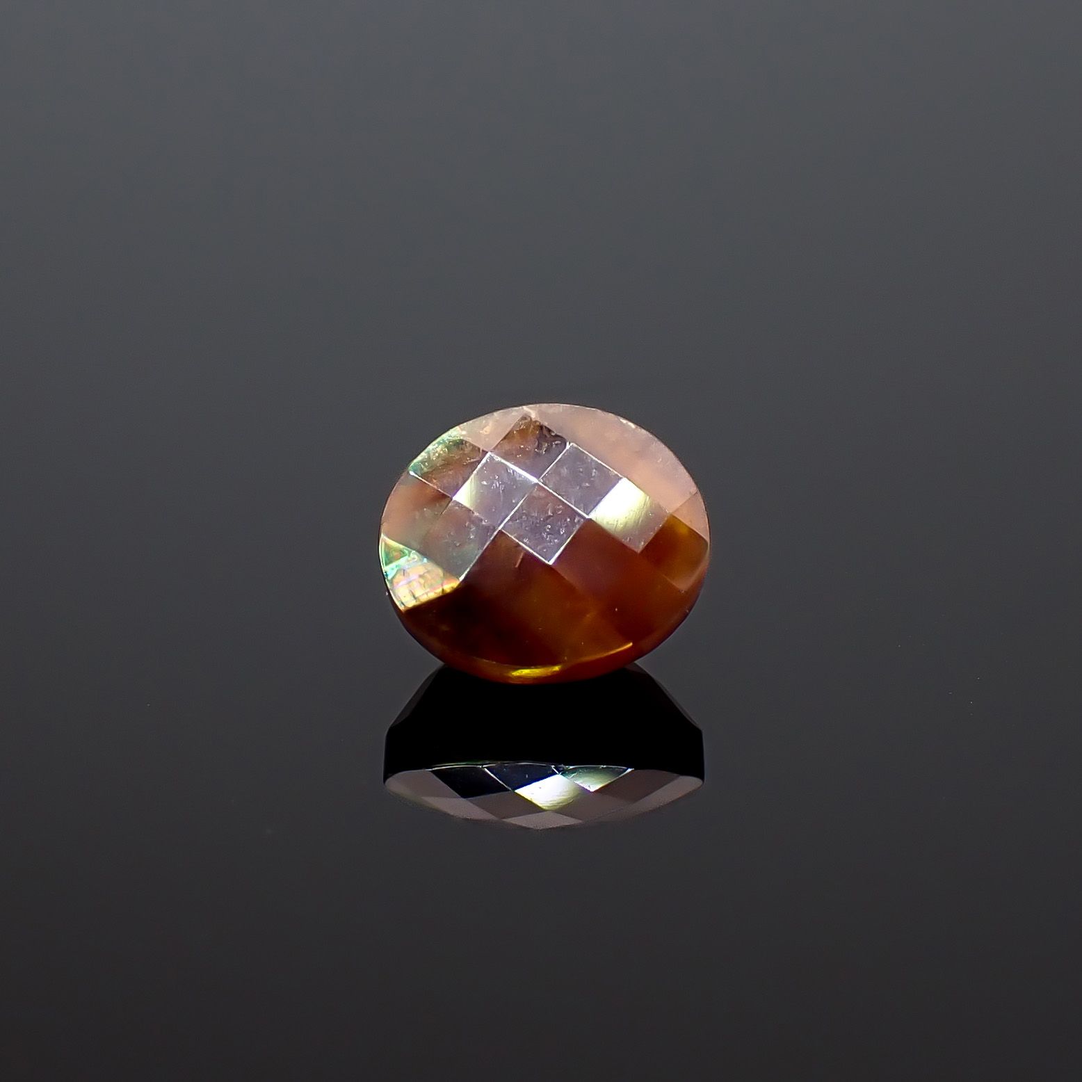 ◇チェッカーカット◇レインボーガーネット 日本・奈良県産 1.09ct / 6x5.1mm前後 [260932923]