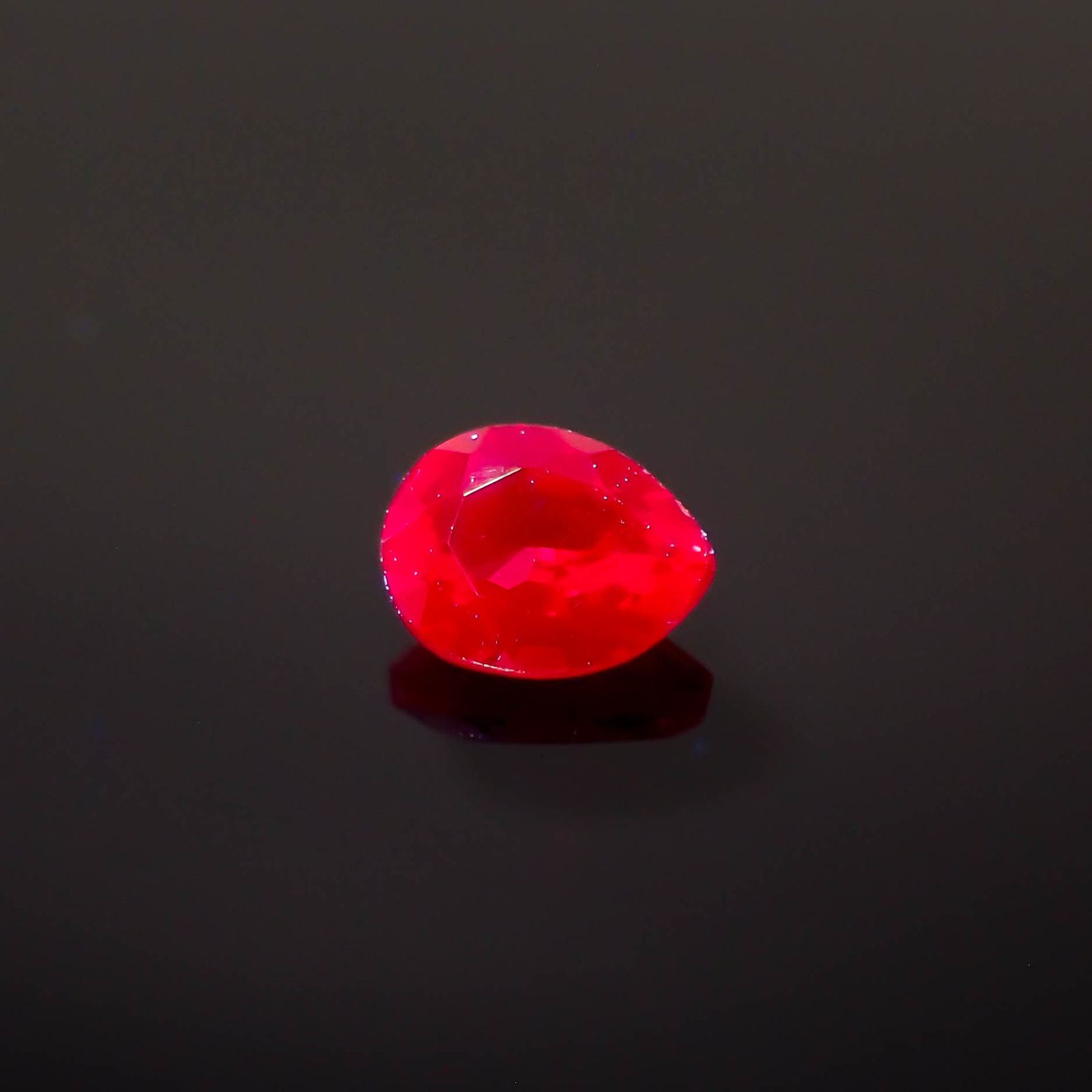 レッドスピネル ビルマ産 0.18ct[230722605]4x3mm前後