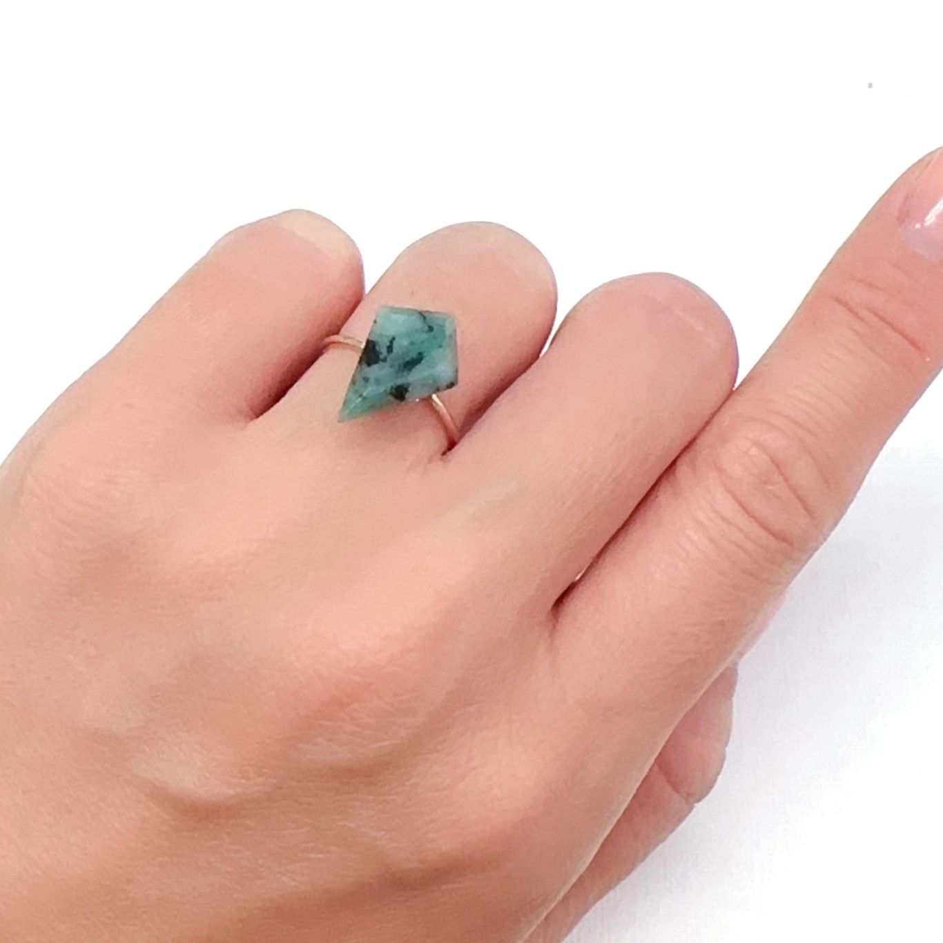 ◇カスタムカット◇エメラルド ブラジル産 2.97ct[240326479]16.3x10.9mm前後
