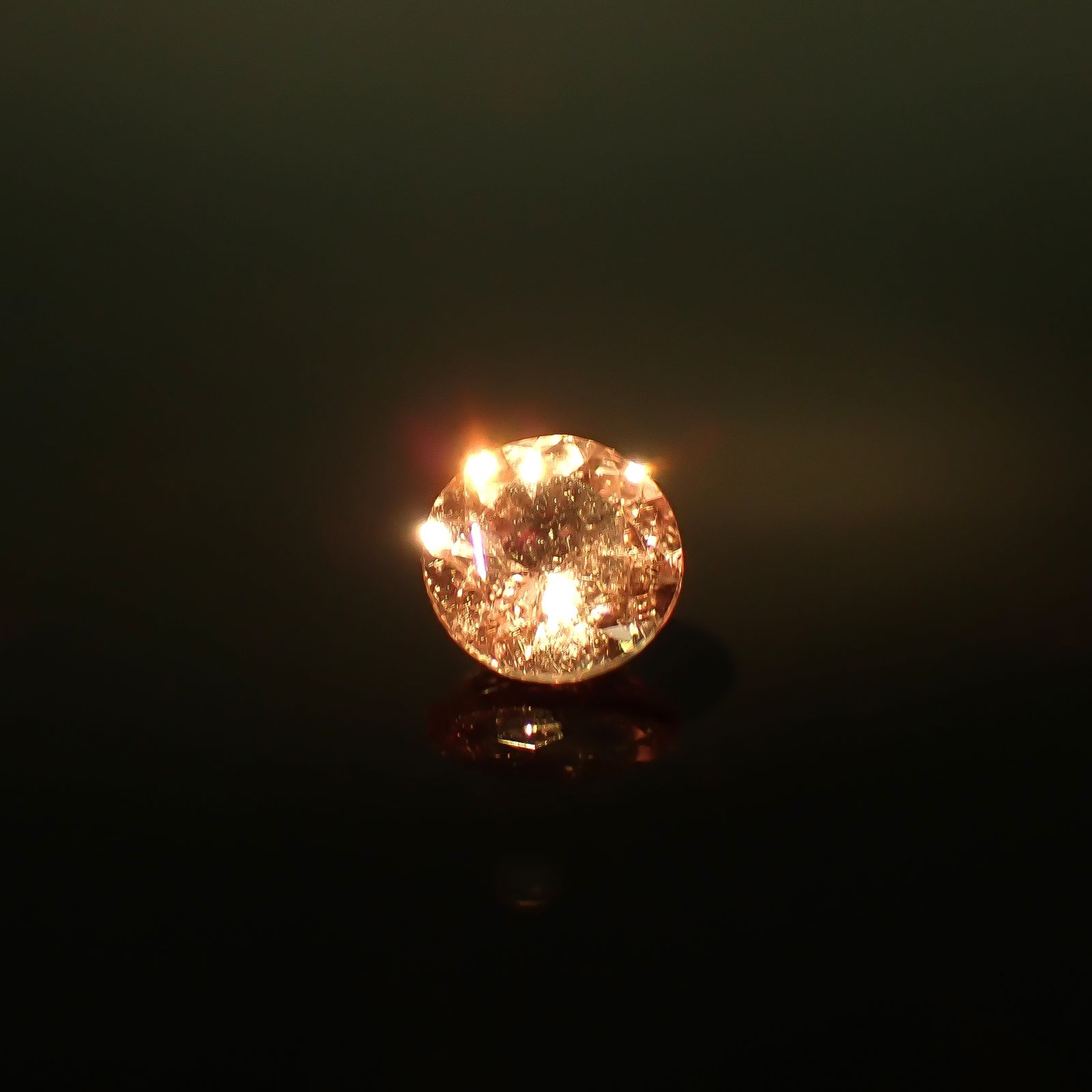ドラゴンガーネット タンザニア産 0.46ct / 4.5x4.5mm前後 [260732670]