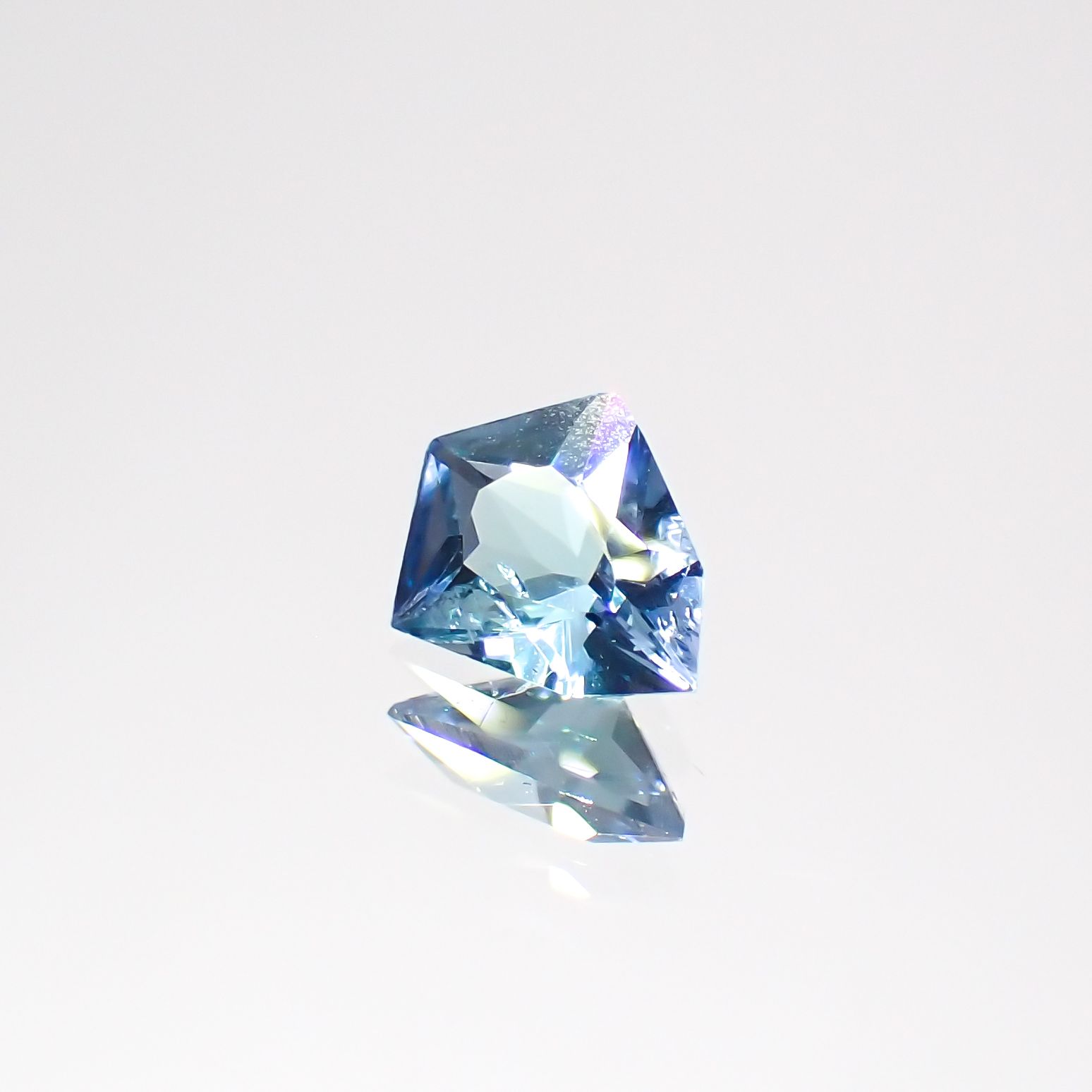 ◇カスタムカット◇ブルーコーネルピン タンザニア産 0.23ct[231224498]5.3x4.3mm前後