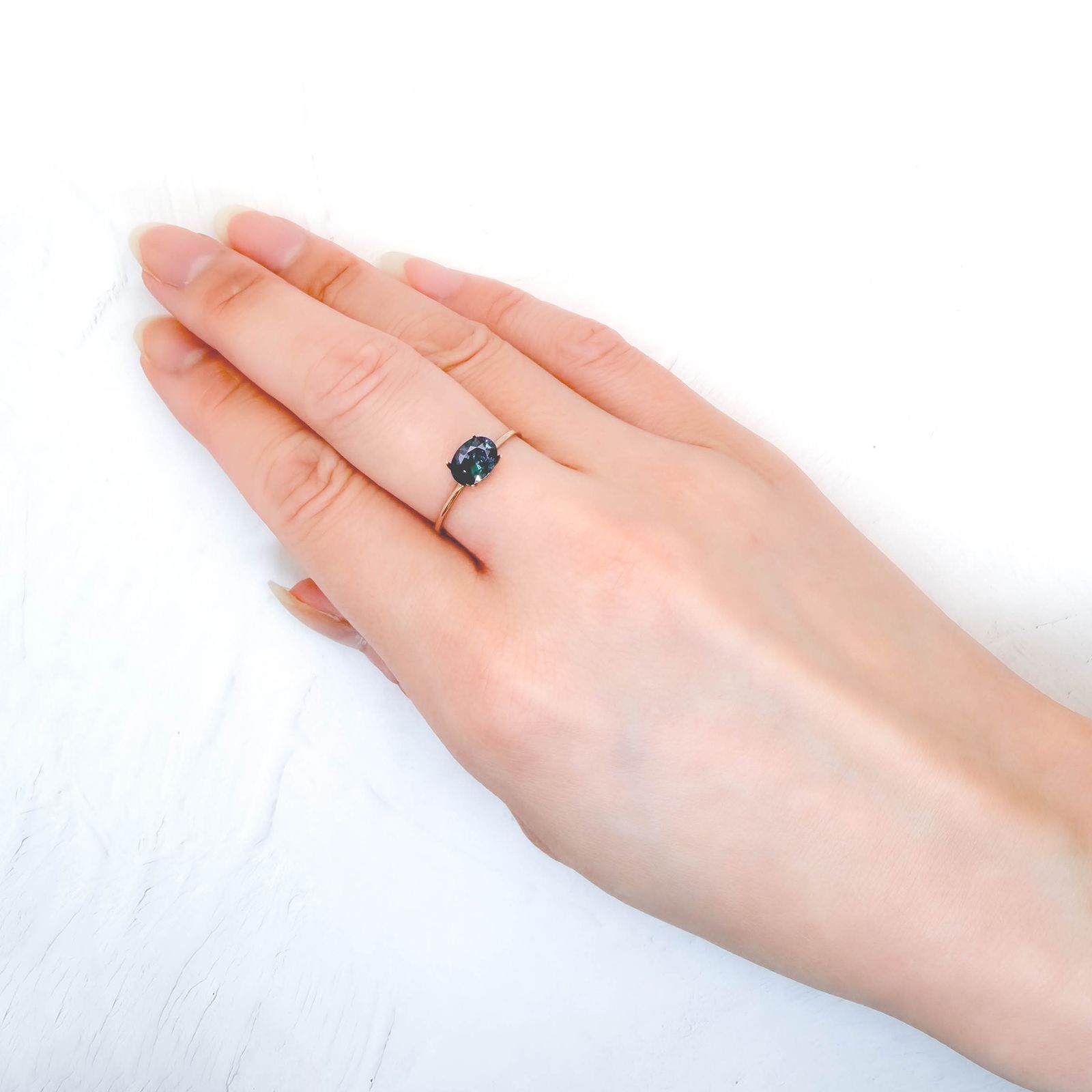 アレキサンドライト(宝石名アレキサンドライト)ブラジル産 GIA鑑付 0.88ct / 7.21x5.31mm前後 [260532227]