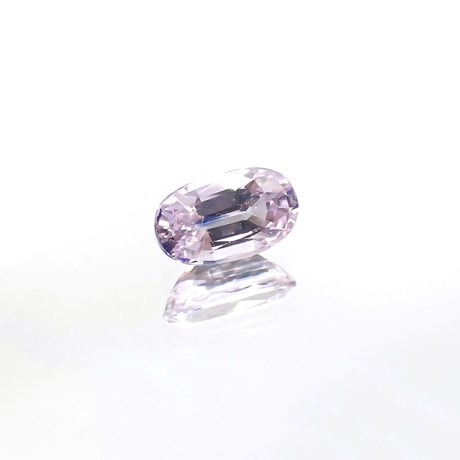 ラベンダーサファイア(宝石名サファイア) マダガスカル/スリランカ産 0.69ct 識別済[210812505]6.5×3.8mm前後