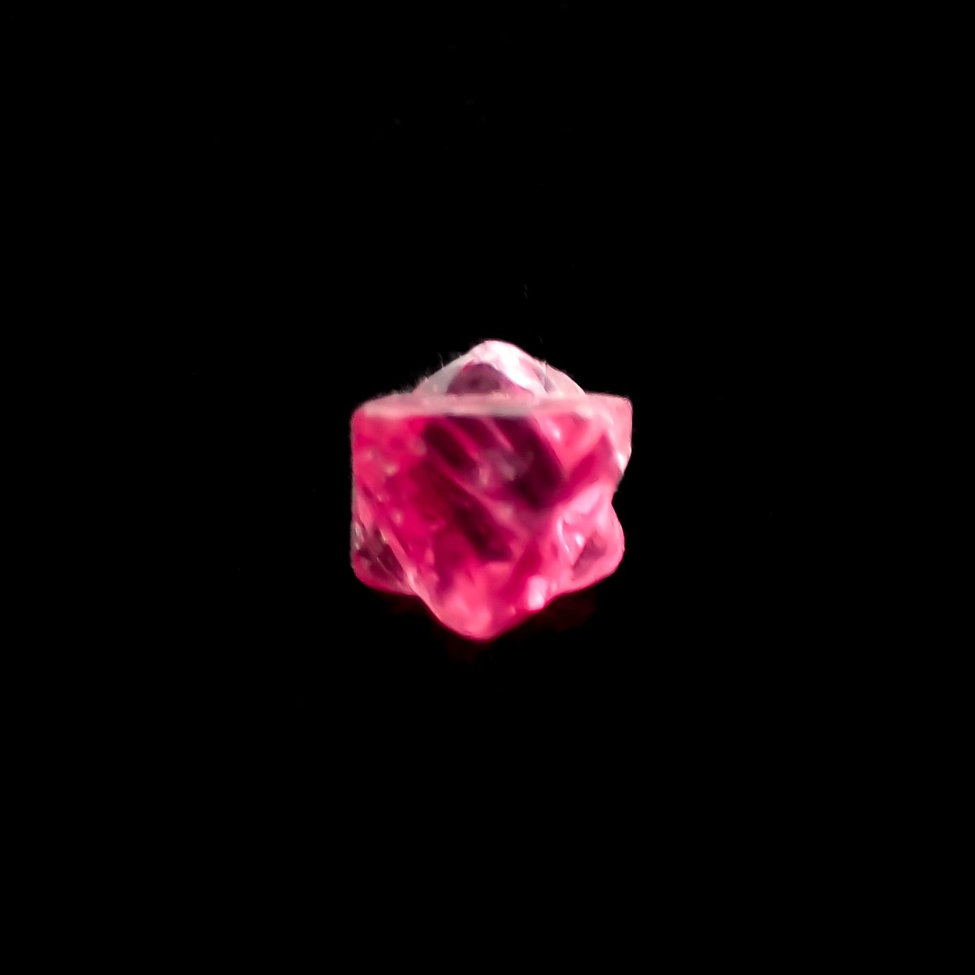 ツインクリスタルスピネル(スピネル式双晶）原石 ビルマ産 0.096ct[231124059]2.4x2.4mm前後