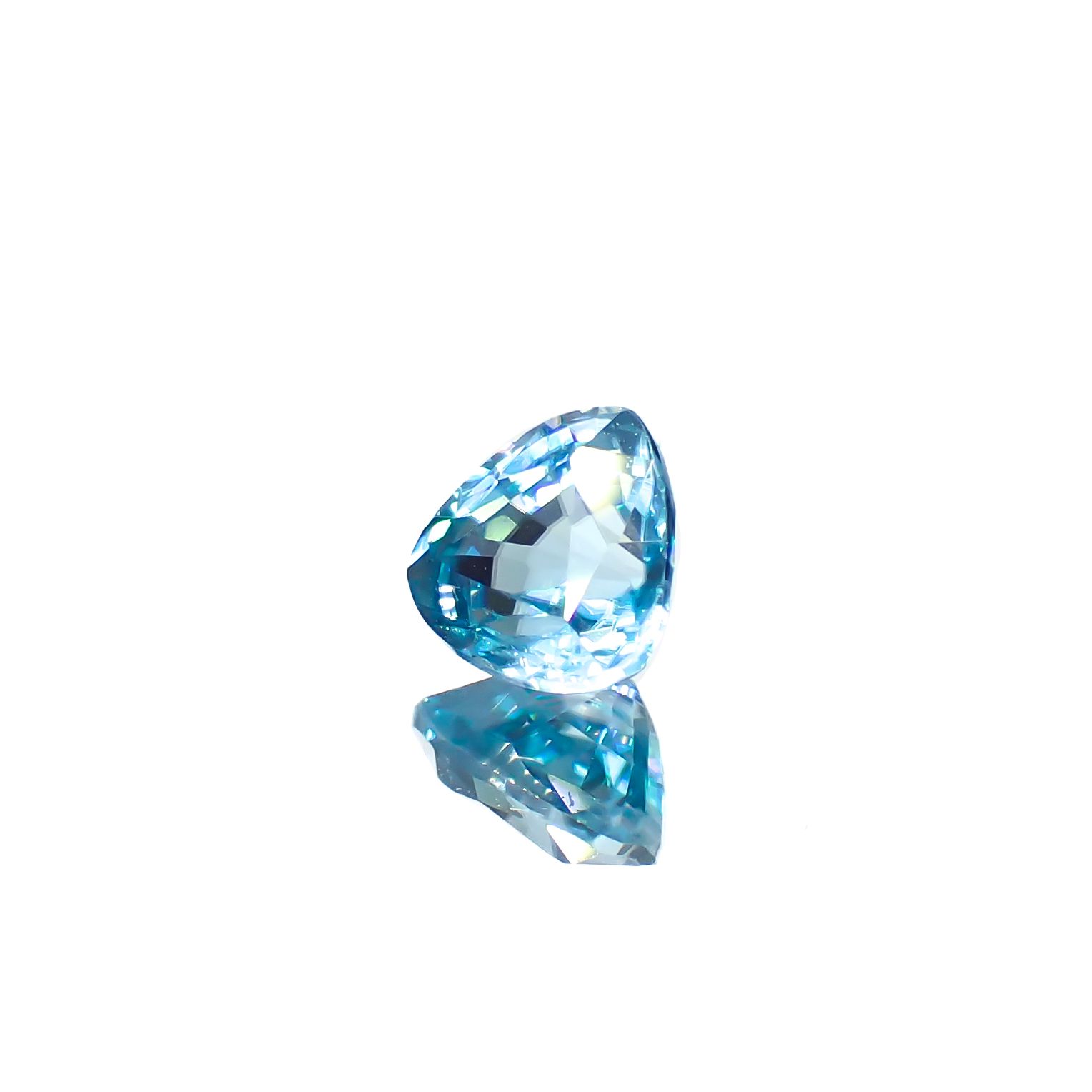 ブルージルコン カンボジア産 0.70ct[240728505]4.9x4.9mm前後