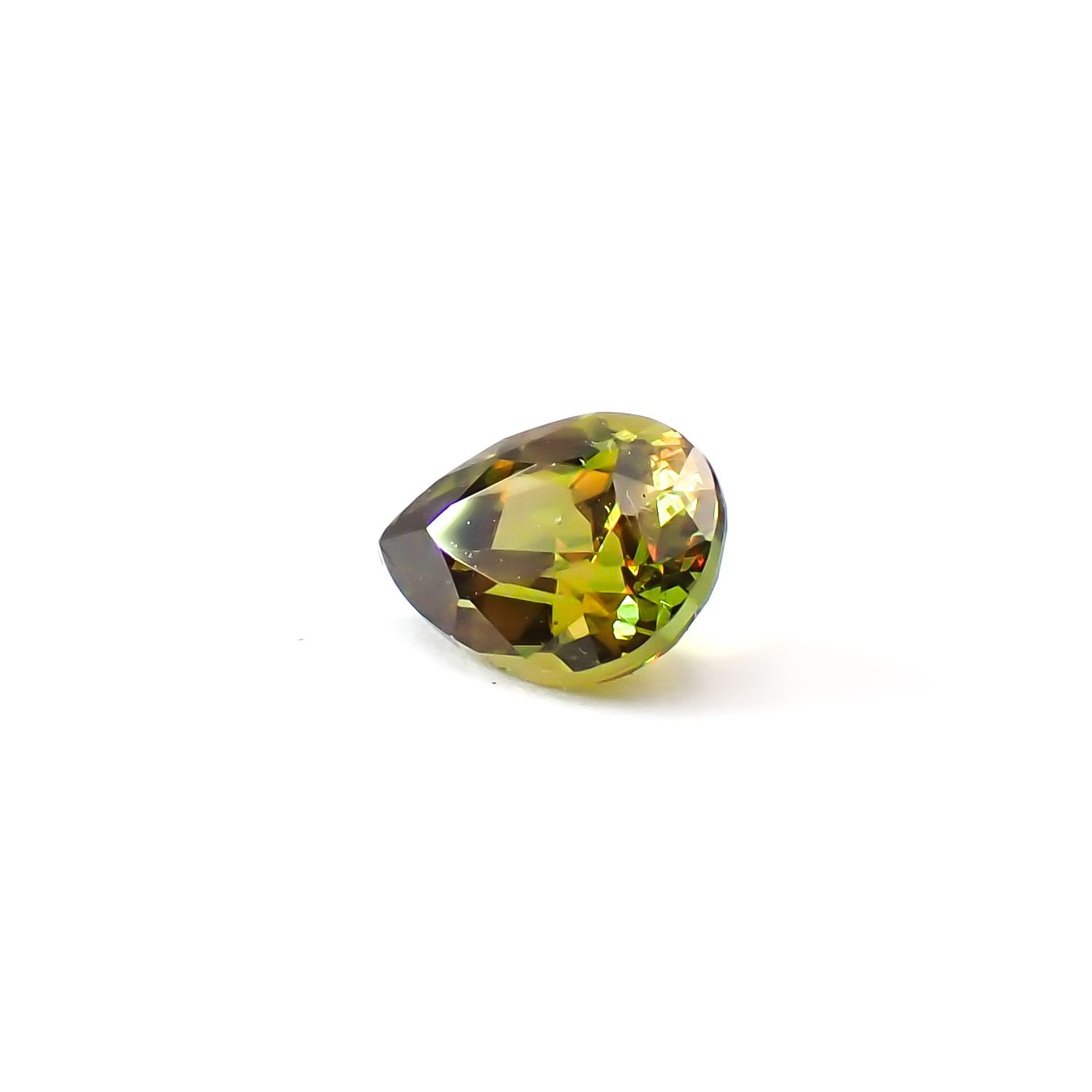 カラーチェンジスフェーン パキスタン産 0.51ct / 5.8x4.2mm前後 [260632441]