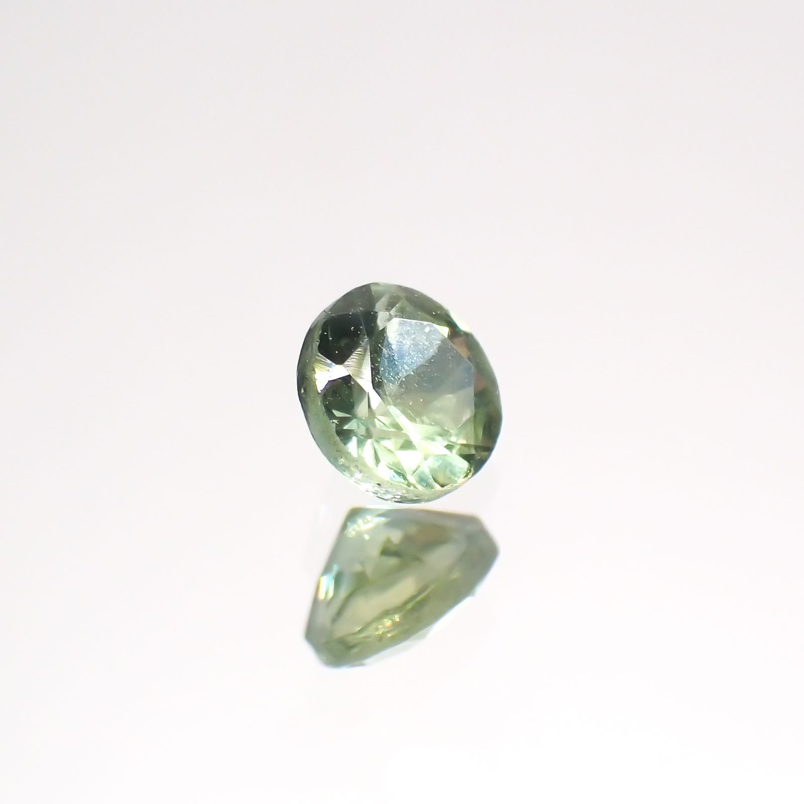 モンタナサファイア(宝石名サファイア)アメリカ・モンタナ州産 0.37ct 識別済[220114638]3.9x3.9mm前後