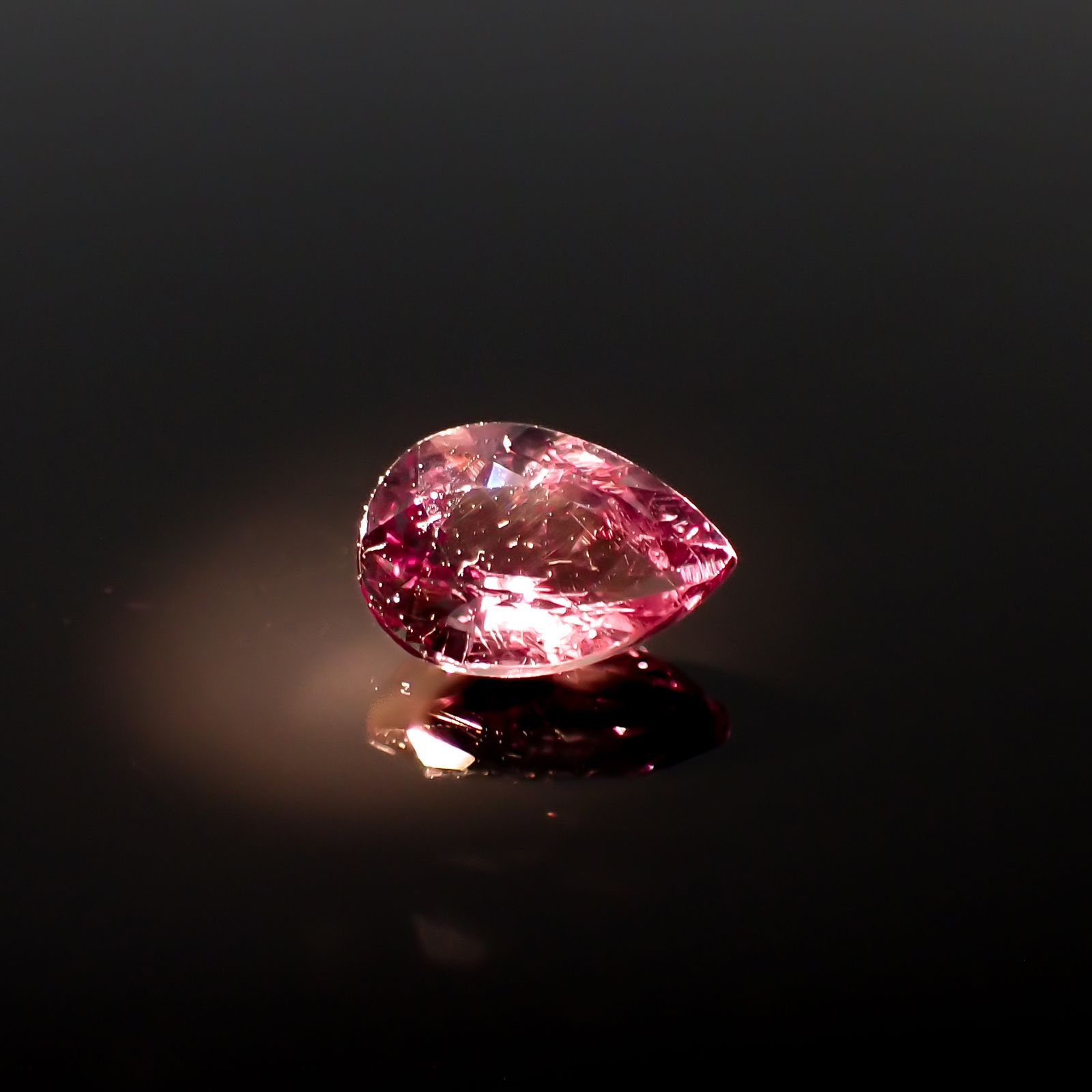 ベキリーブルーガーネット（カラーチェンジガーネット アレキタイプ）(宝石名ガーネット)マダガスカル・ベキリー産 0.85ct 識別済[231224535]6.9x4.8mm前後