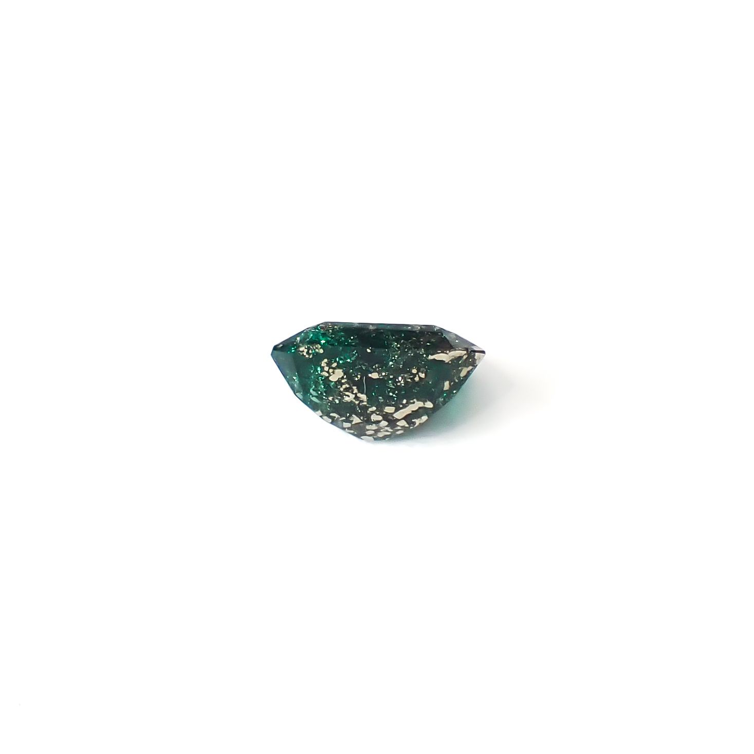 パイライトインエメラルド コロンビア産 0.83ct / 6.1x5.5mm前後 [260532121]