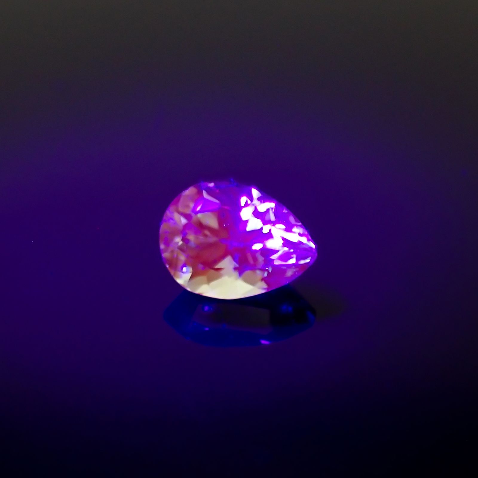 ミントガーネット タンザニア産 0.66ct[231023744]6.2x4.4mm前後