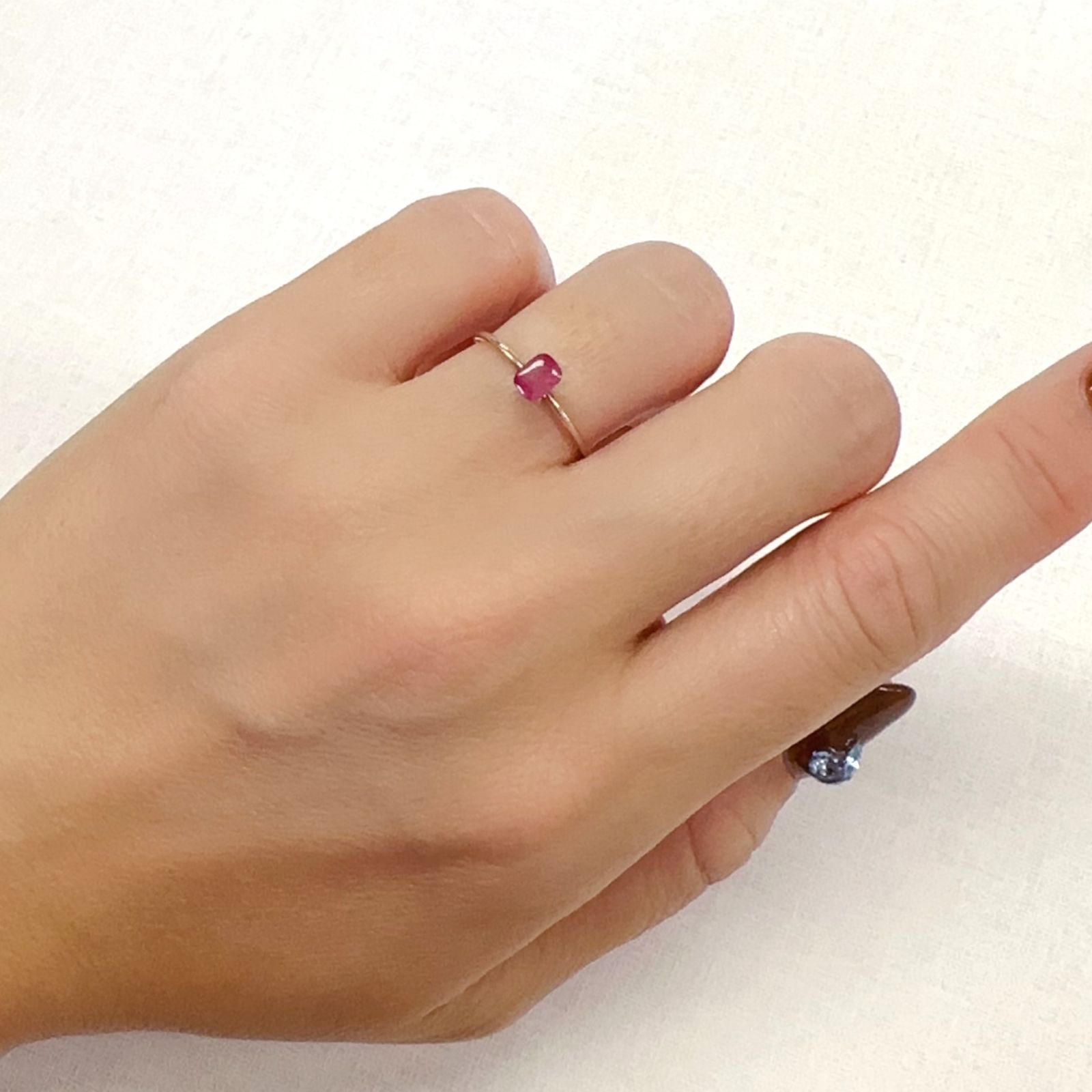◇バフカット◇レッドベリル アメリカ・ユタ州産 0.32ct[231023768]4.7x3.5mm前後
