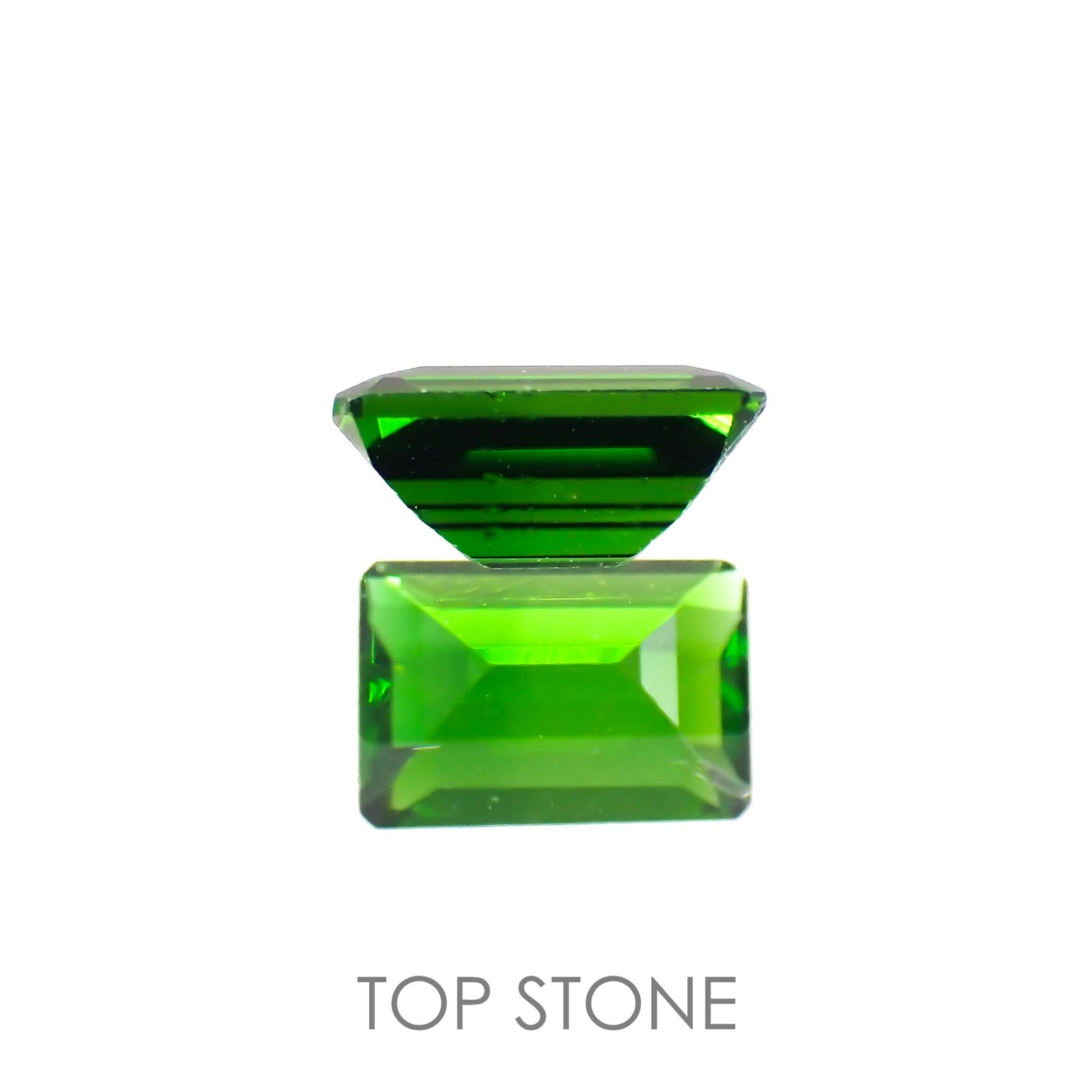 クロムダイオプサイド(宝石名クロム・ダイオプサイド)ロシア産 0.66ct 識別済[220917662]6.2x4.1mm前後