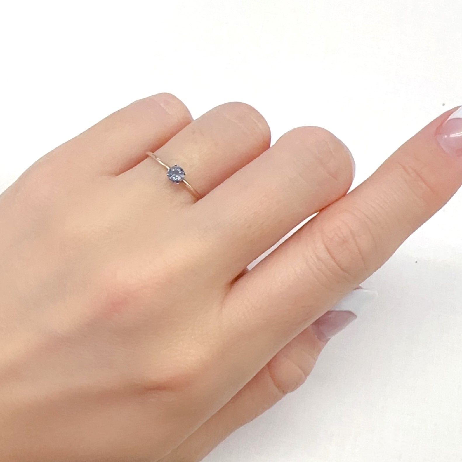 ベキリーブルーガーネット（カラーチェンジガーネット アレキタイプ） マダガスカル・ベキリー産 0.23ct[231224755]3.7x3.7mm前後