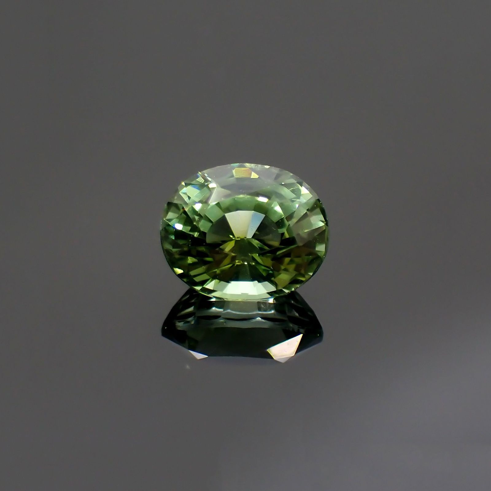 ミントトルマリン(宝石名グリーン・トルマリン) ルワンダ産 ソ付(彩珠) 1.619ct / 7.8x6.5mm前後 [260313631]