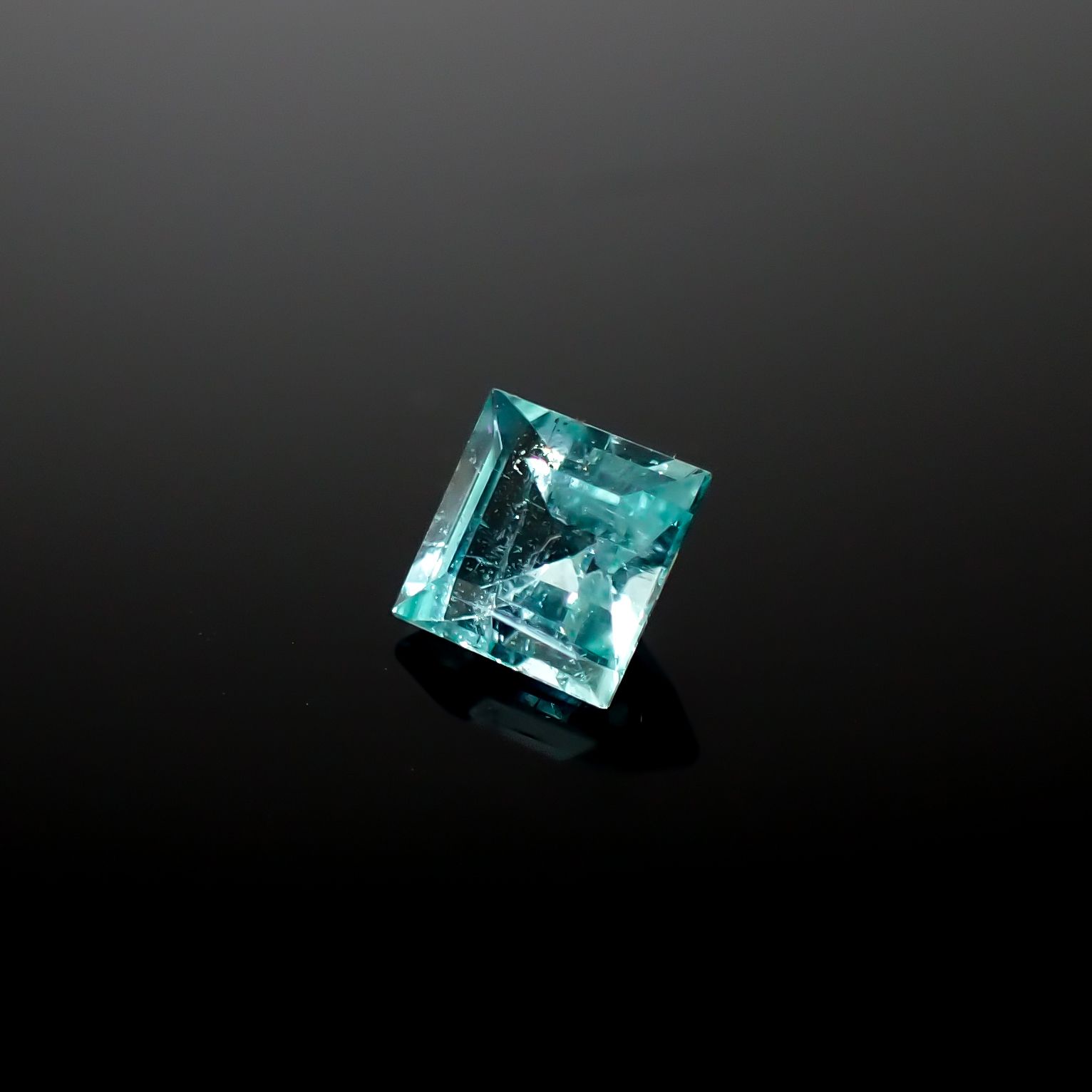 パライバトルマリン ブラジル・キントス鉱山産 0.35ct[240928723]4x3.9mm前後