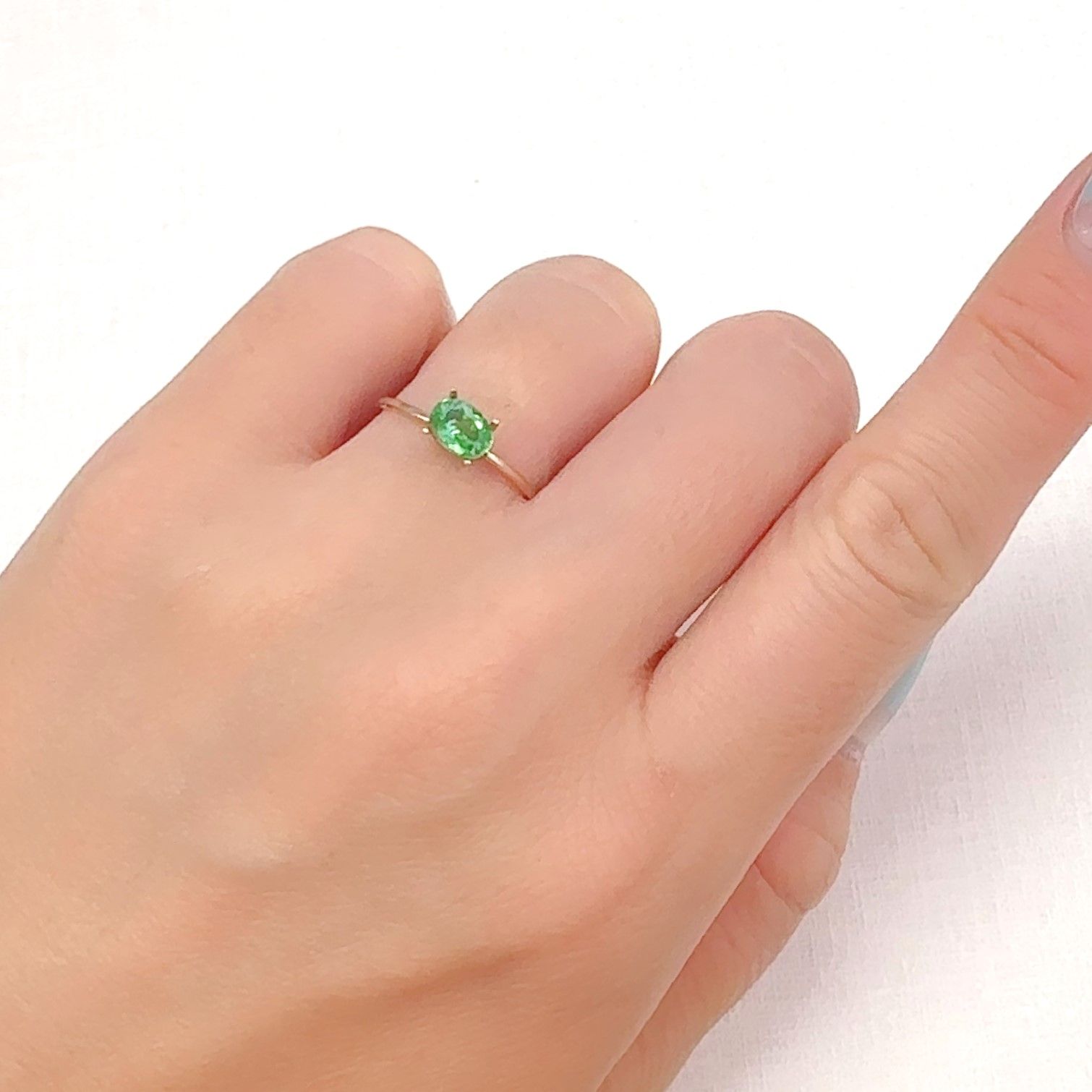 パライバトルマリン ブラジル・パライバ州バターリャ鉱山産 0.61ct[240928732]6.1x4.5mm前後