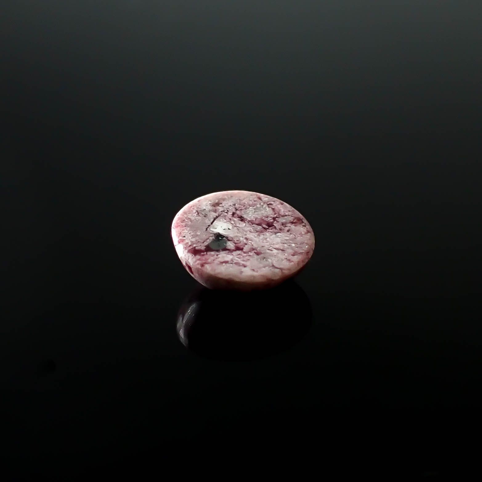レッドベリル/ピンクベリル(母岩付き) アメリカ・ユタ州産 2.11ct [250730905]9.1x9.1mm前後