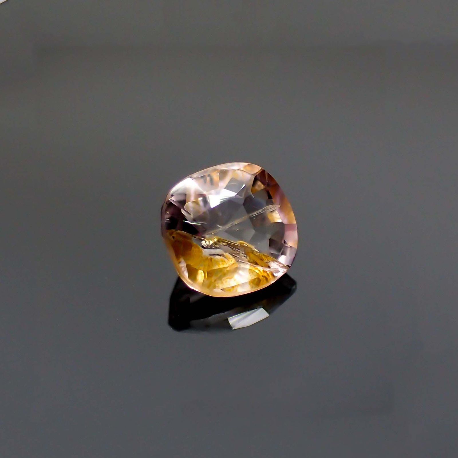 ポードレッタイト(宝石名ポードレッタイト)ビルマ産 ソ付(彩珠) 0.365ct / 4.7x4.5mm前後 [260722812]