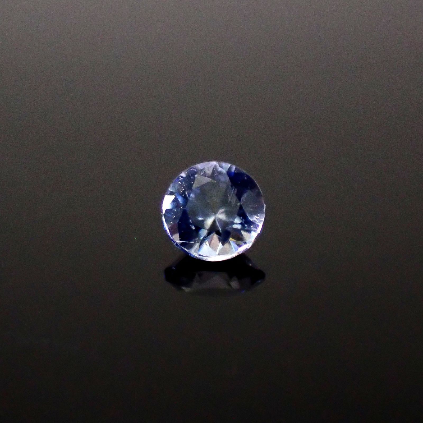 ベニトアイト アメリカ・カリフォルニア州産 0.19ct / 3.4x3.4mm前後 [251231463]