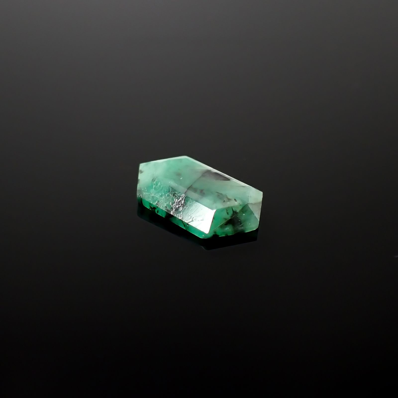 ◇カスタム・ヘキサゴンカット◇エメラルド ブラジル産 1.36ct[240326475]11.1x6.6mm前後