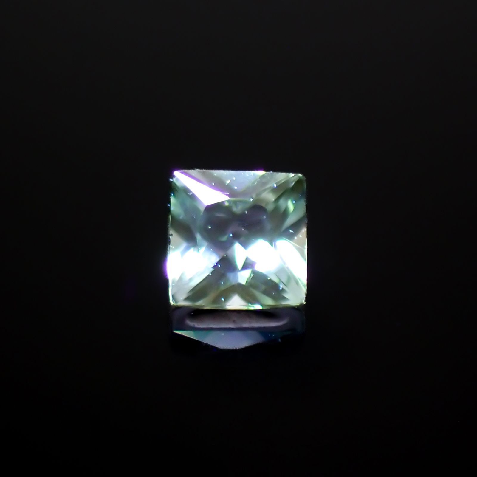 ◇プリンセスカット◇ブルーグリーンコーネルピン(宝石名コーネルピン)タンザニア産 0.067ct 識別済[221219237]2x2mm前後