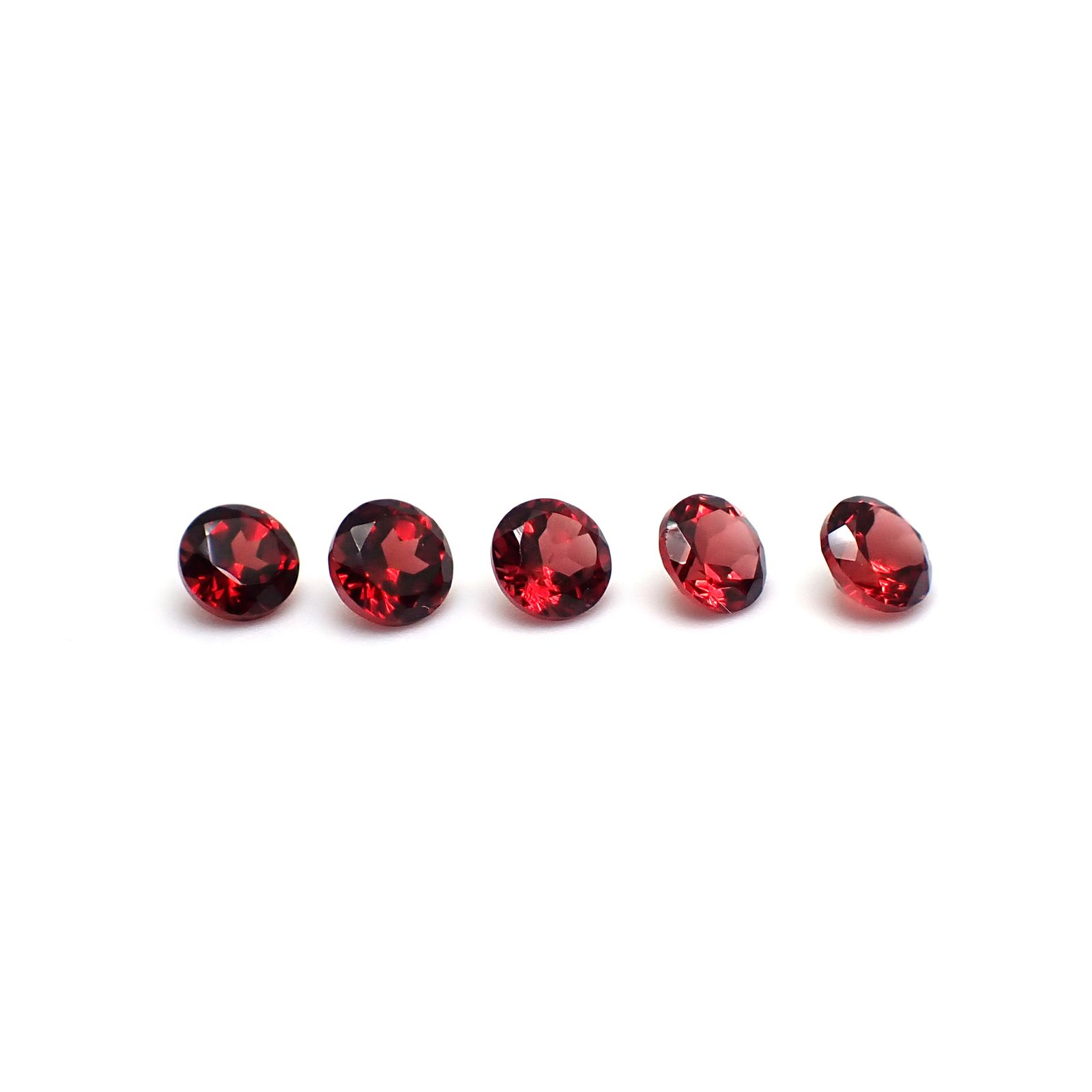◇ランダムセレクト◇パイロープアルマンディンガーネット モザンビーク産 約0.30ct / 4x4mm前後 [260532203-PAC]