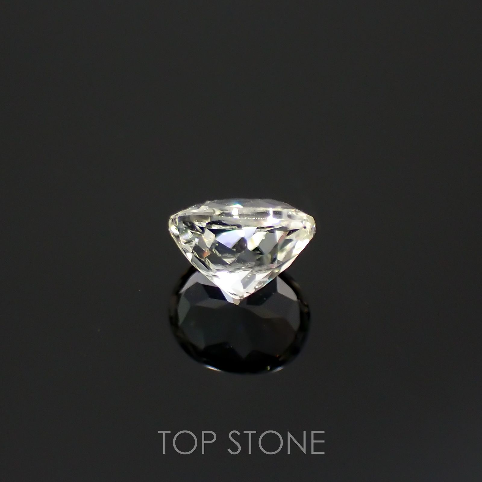 リューコガーネット(宝石名ホワイト グロッシュラー・ガーネット)ビルマ産 0.44ct 識別済[220616326]4.7x3.9mm前後