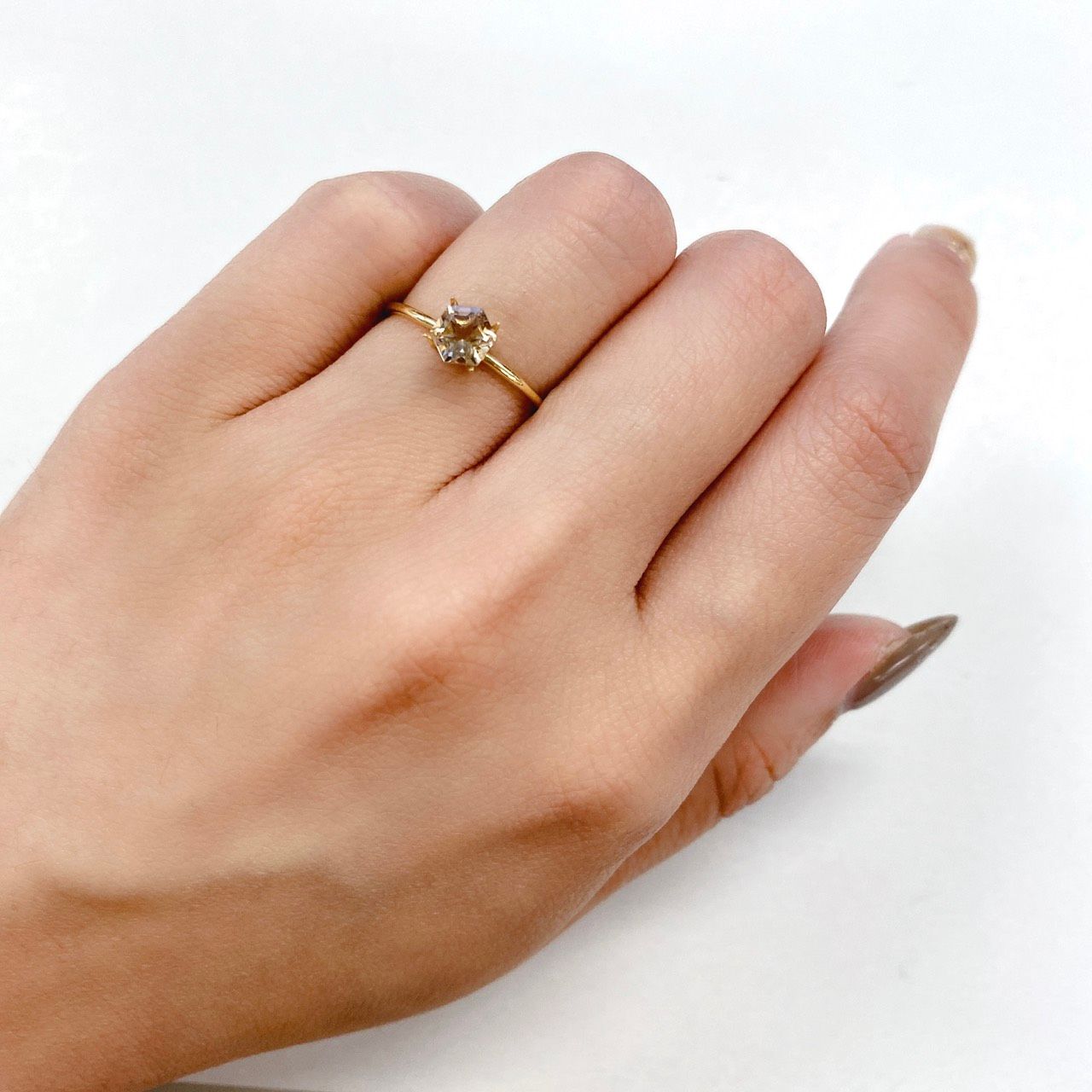 ◇ヘキサゴンカット◇アメトリンSA(宝石名バイカラー・クォーツ/別名アメトリン) ボリビア産 0.55ct 識別済[210611049]5×5mm前後