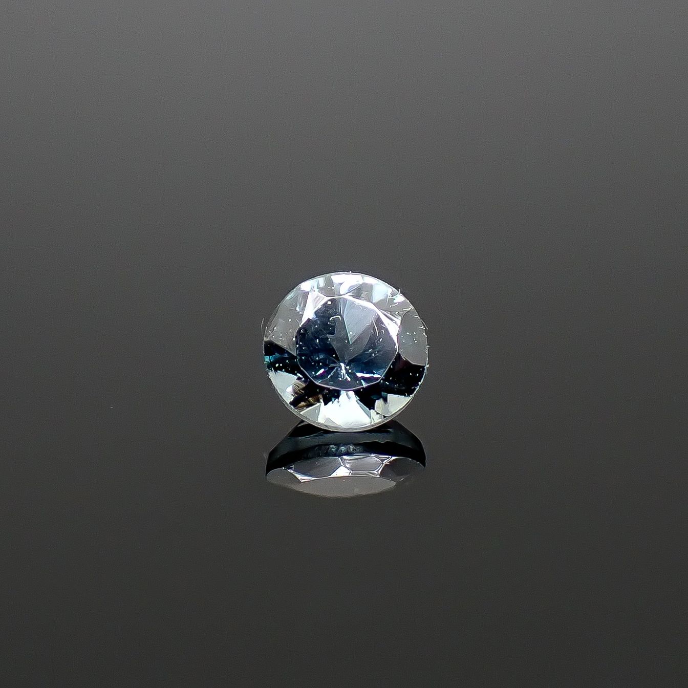 ブルーイッシュグレースピネル タンザニア産 0.21ct / 3.5x3.5mm前後 [260632524]