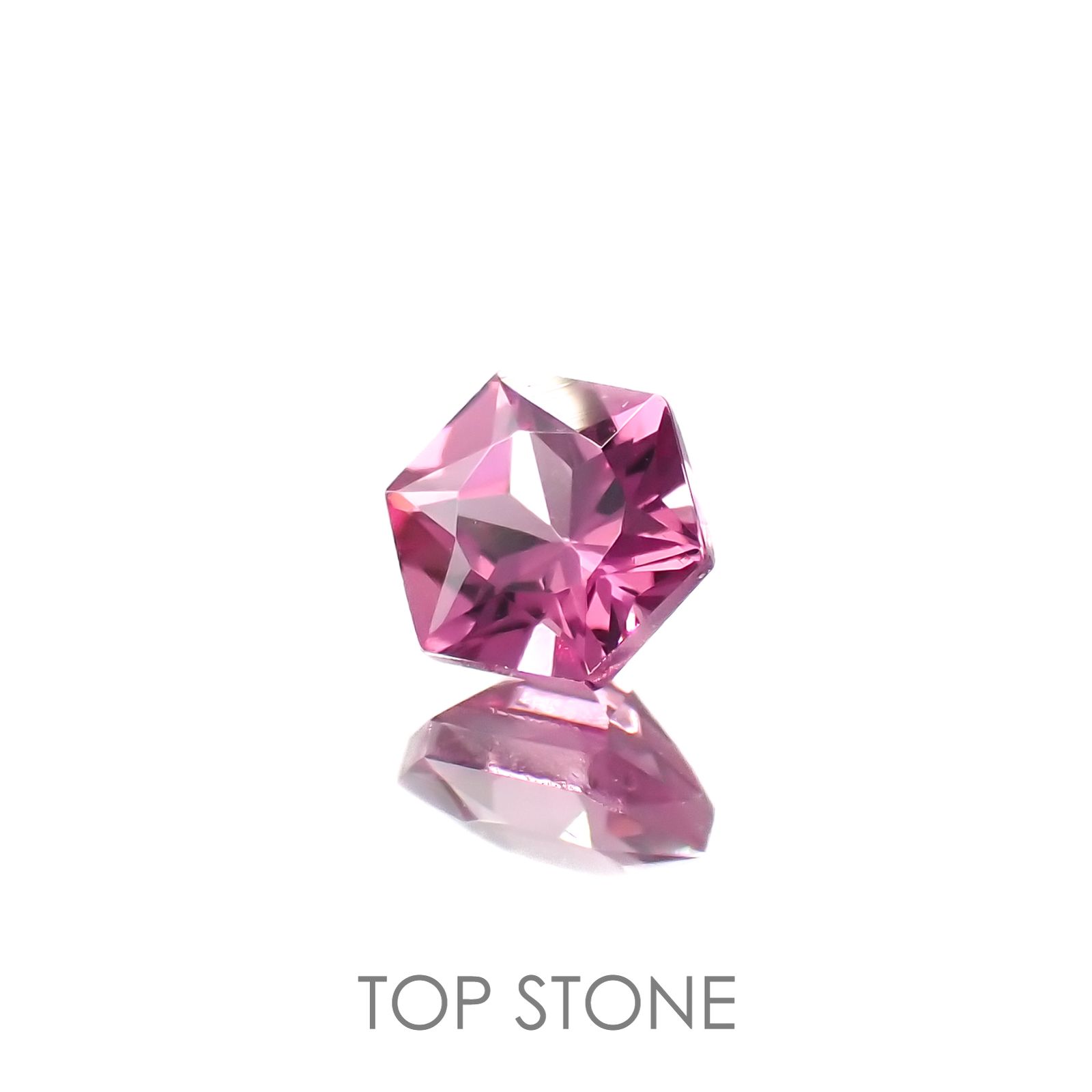 ◇ヘキサゴンカット◇カラーシフトマラヤガーネットSA(宝石名ガーネット)タンザニア産 0.41ct 識別済[220918043]4.1x4mm前後